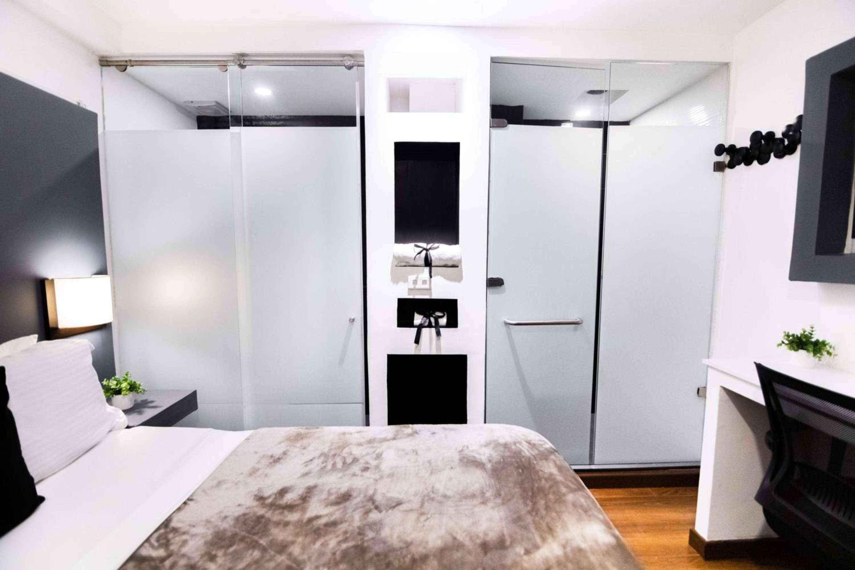 Budget Double Room photo 3