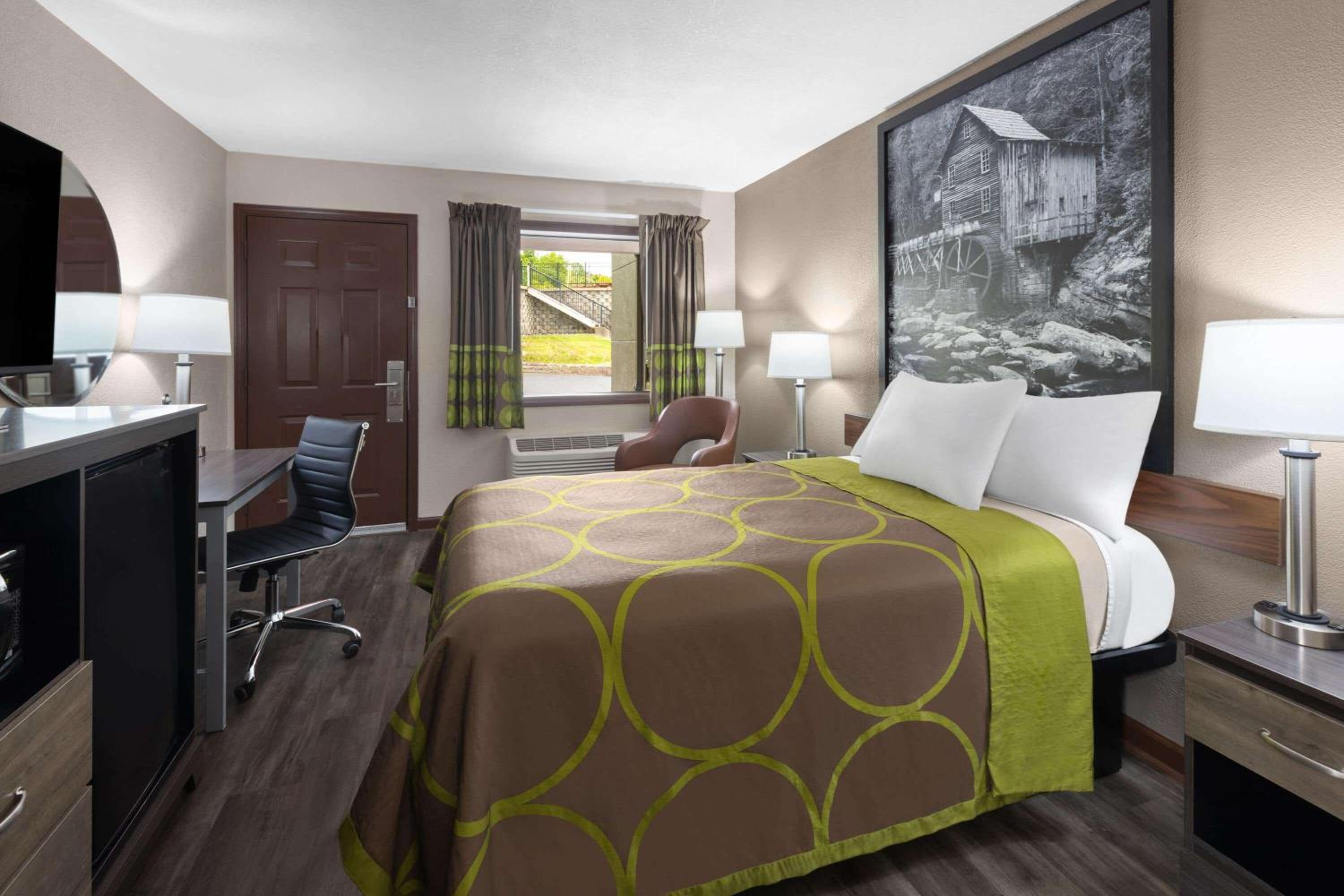 2 Double Beds, Smoking - Photo 1