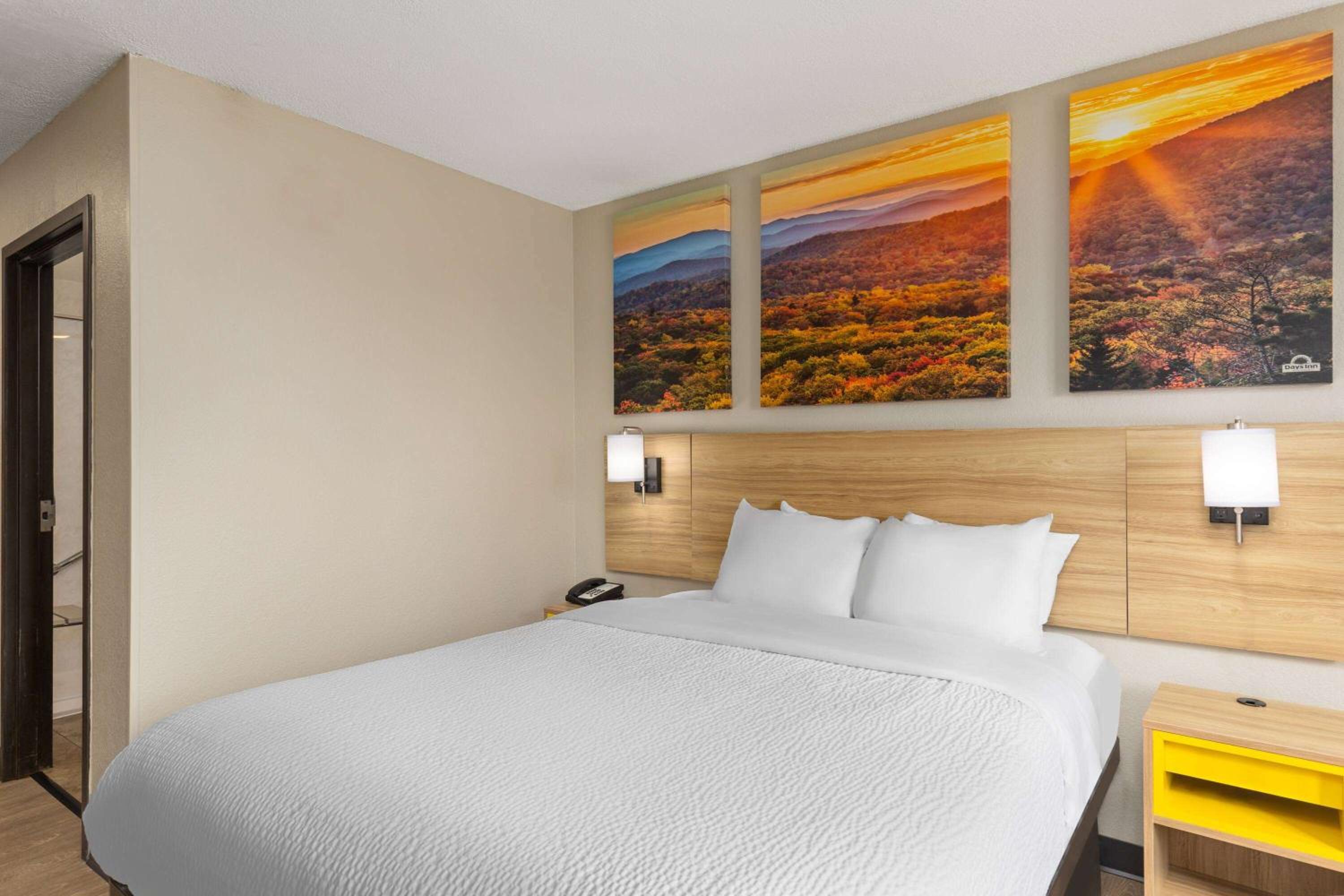 King Room - Non-Smoking - Photo 1