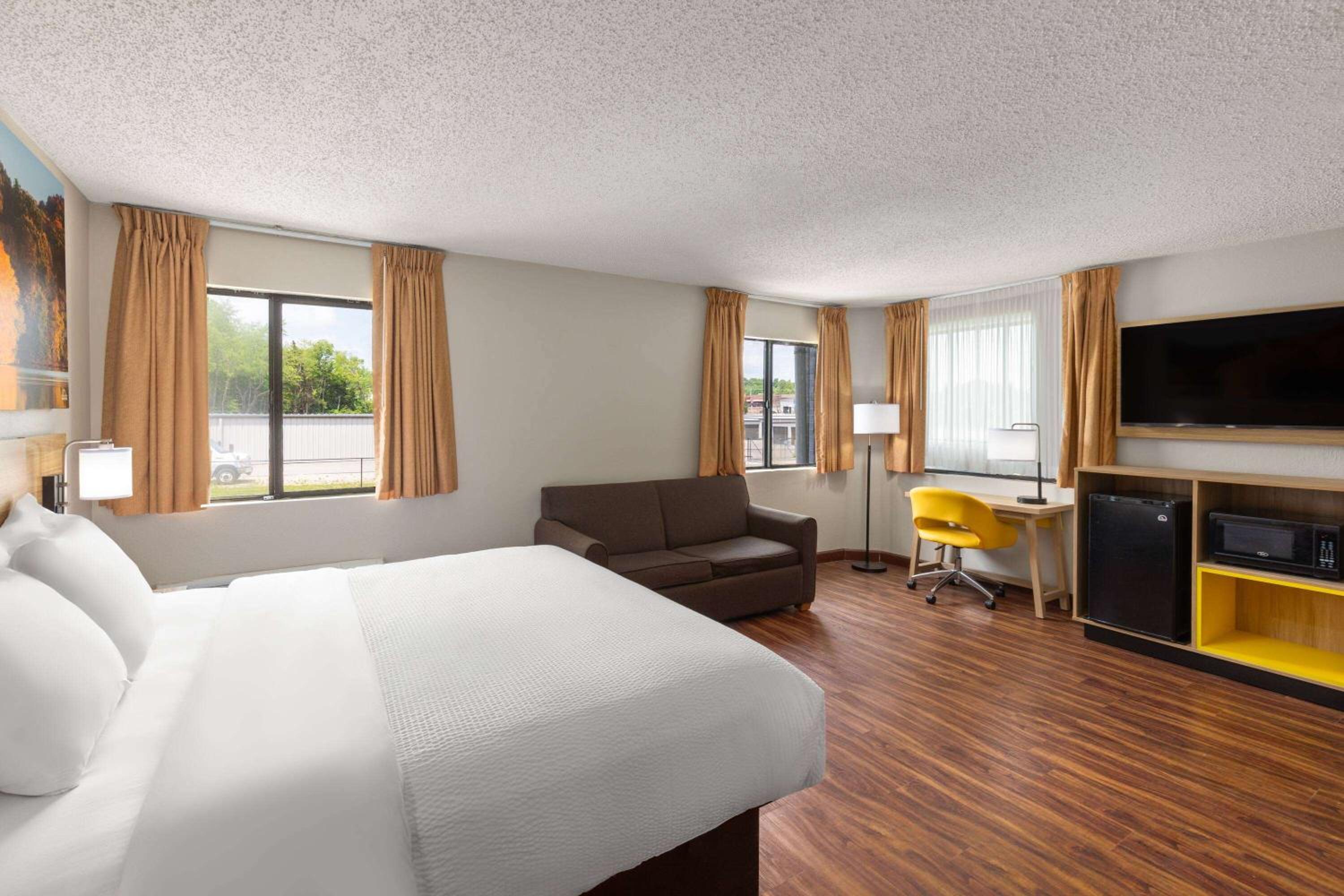 King Room - Non-Smoking - Photo 11