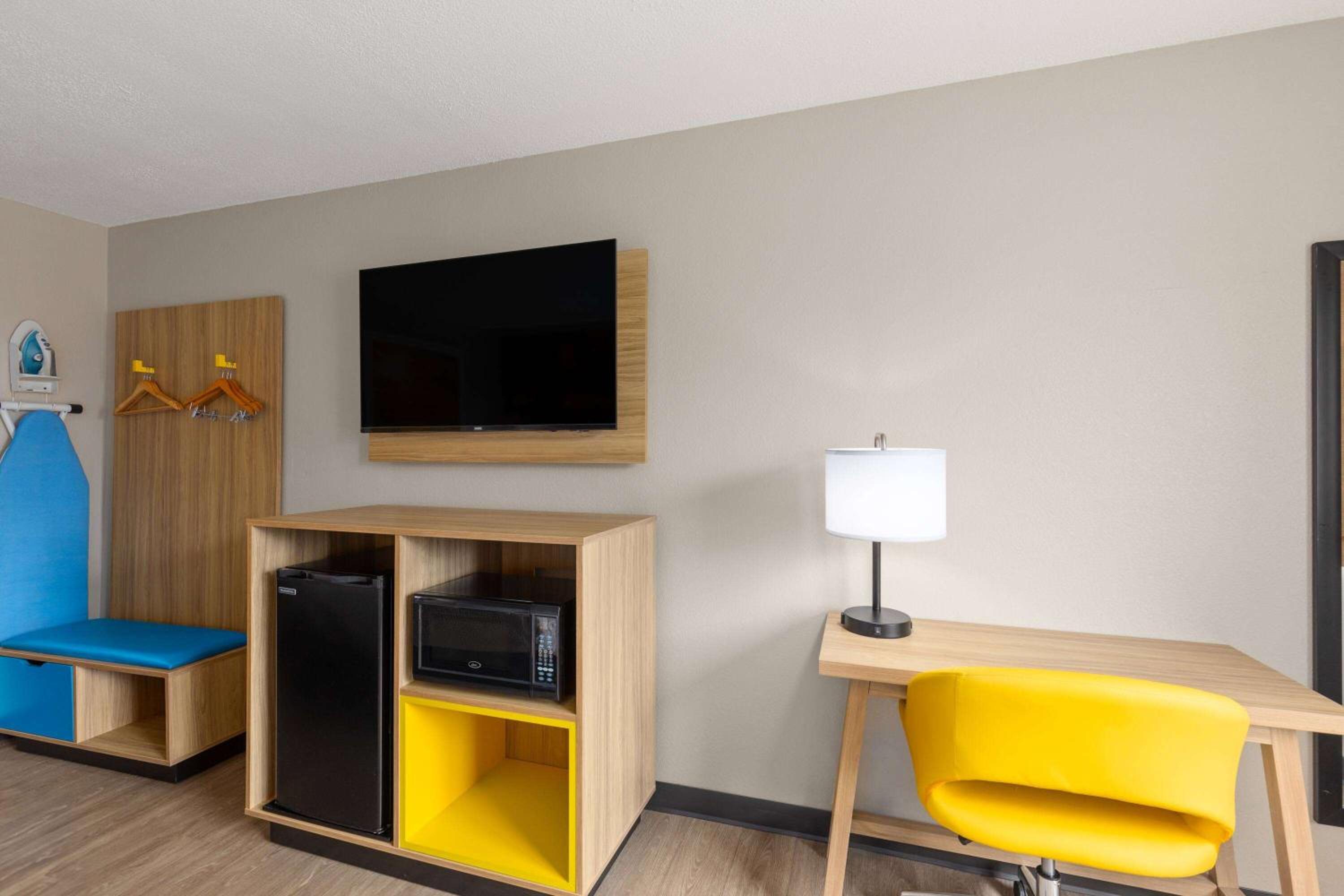 Double Room with Two Double Beds - Non-Smoking - Photo 2