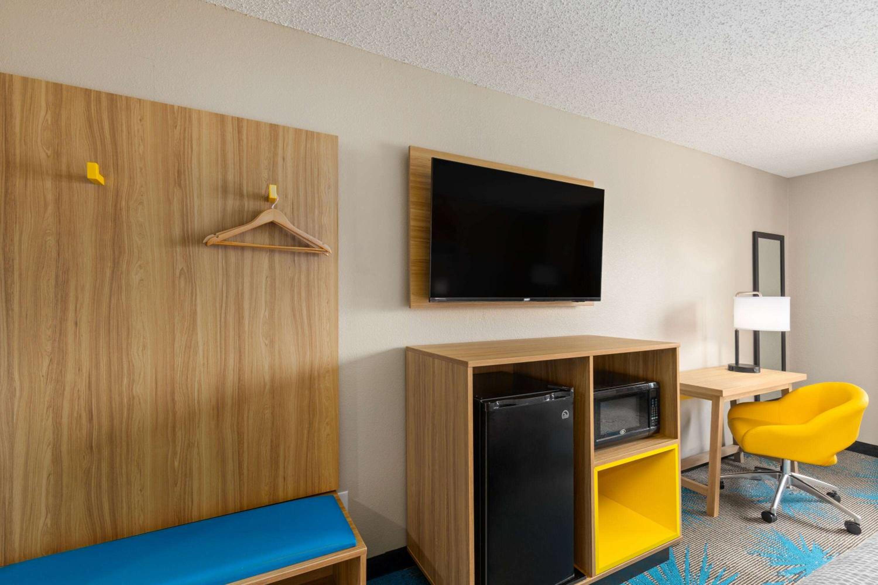 Double Room with Two Double Beds - Non-Smoking - Photo 7