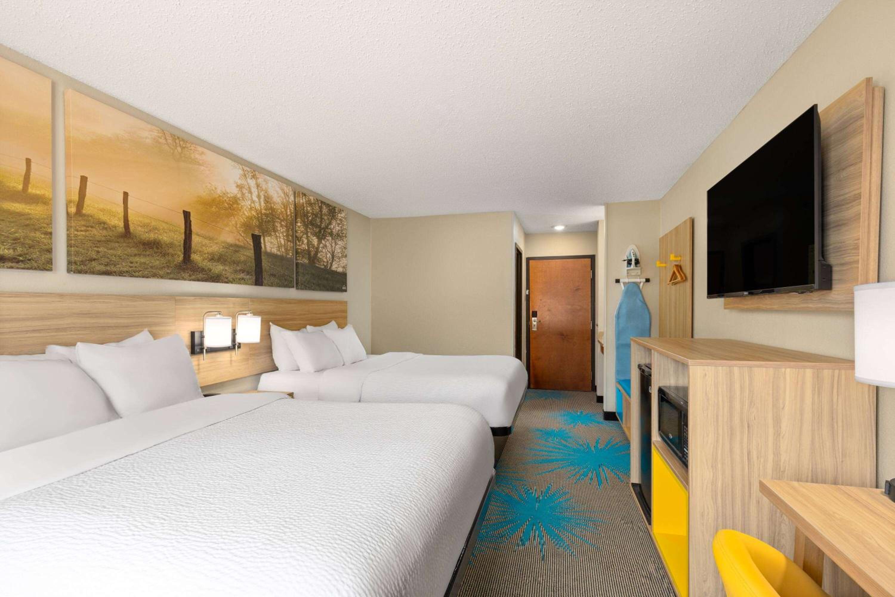 Double Room with Two Double Beds - Non-Smoking - Photo 8