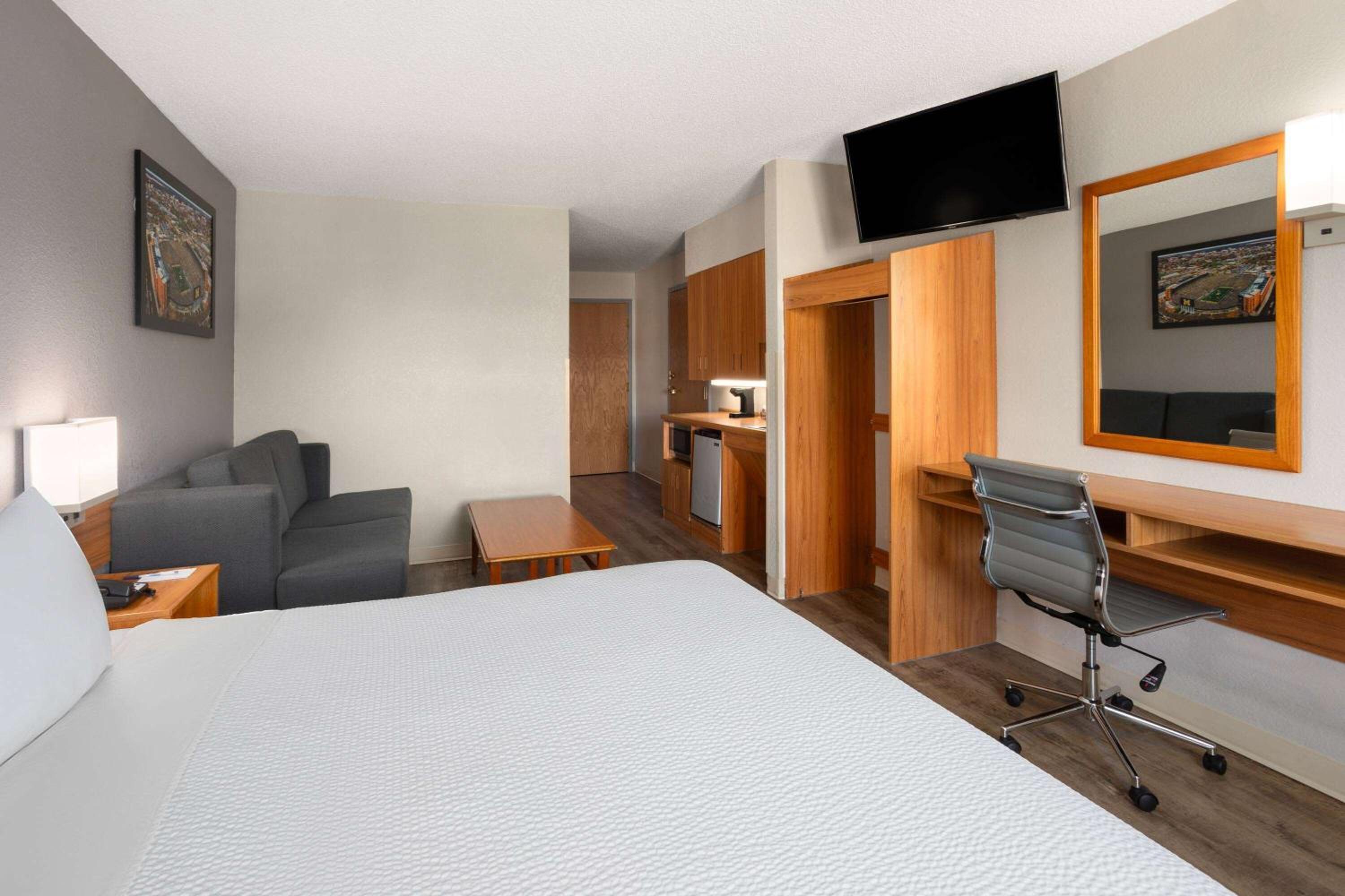 King Room - Mobility Access/Non-Smoking - Photo 1