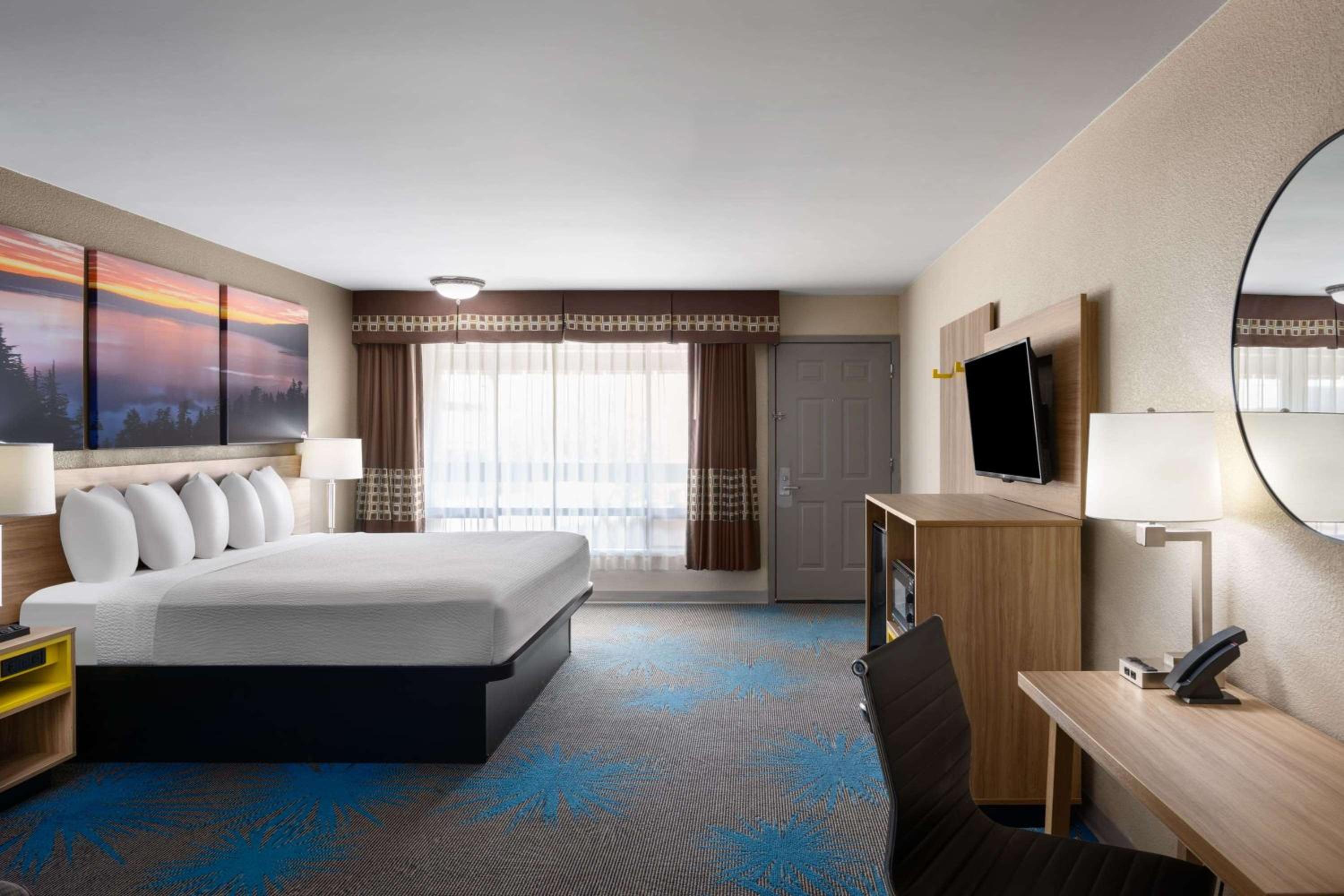 One-Bedroom Deluxe Suite with One King and One Queen Bed - Non-Smoking - Photo 1