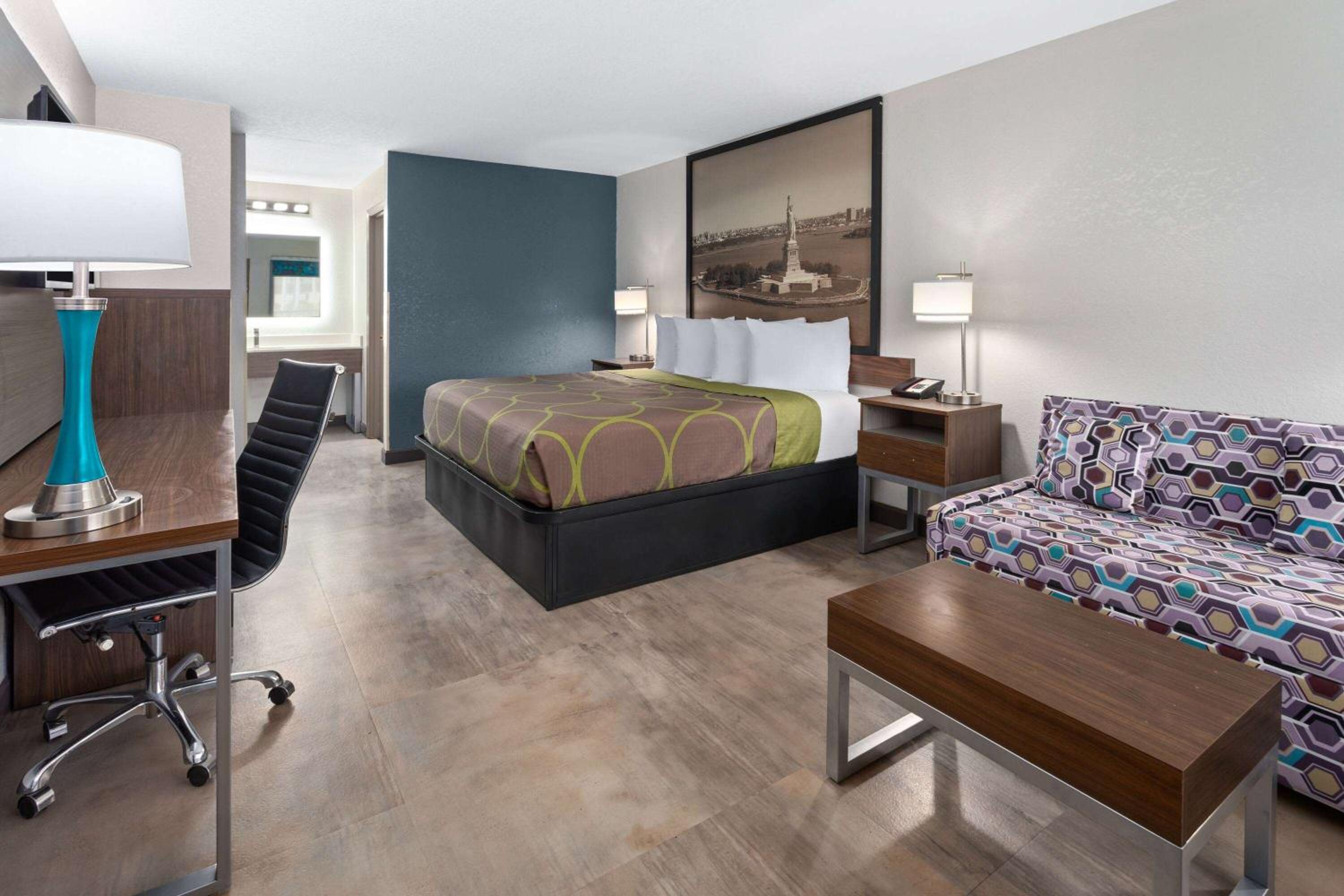 King Studio Suite - Non-Smoking - Photo 1