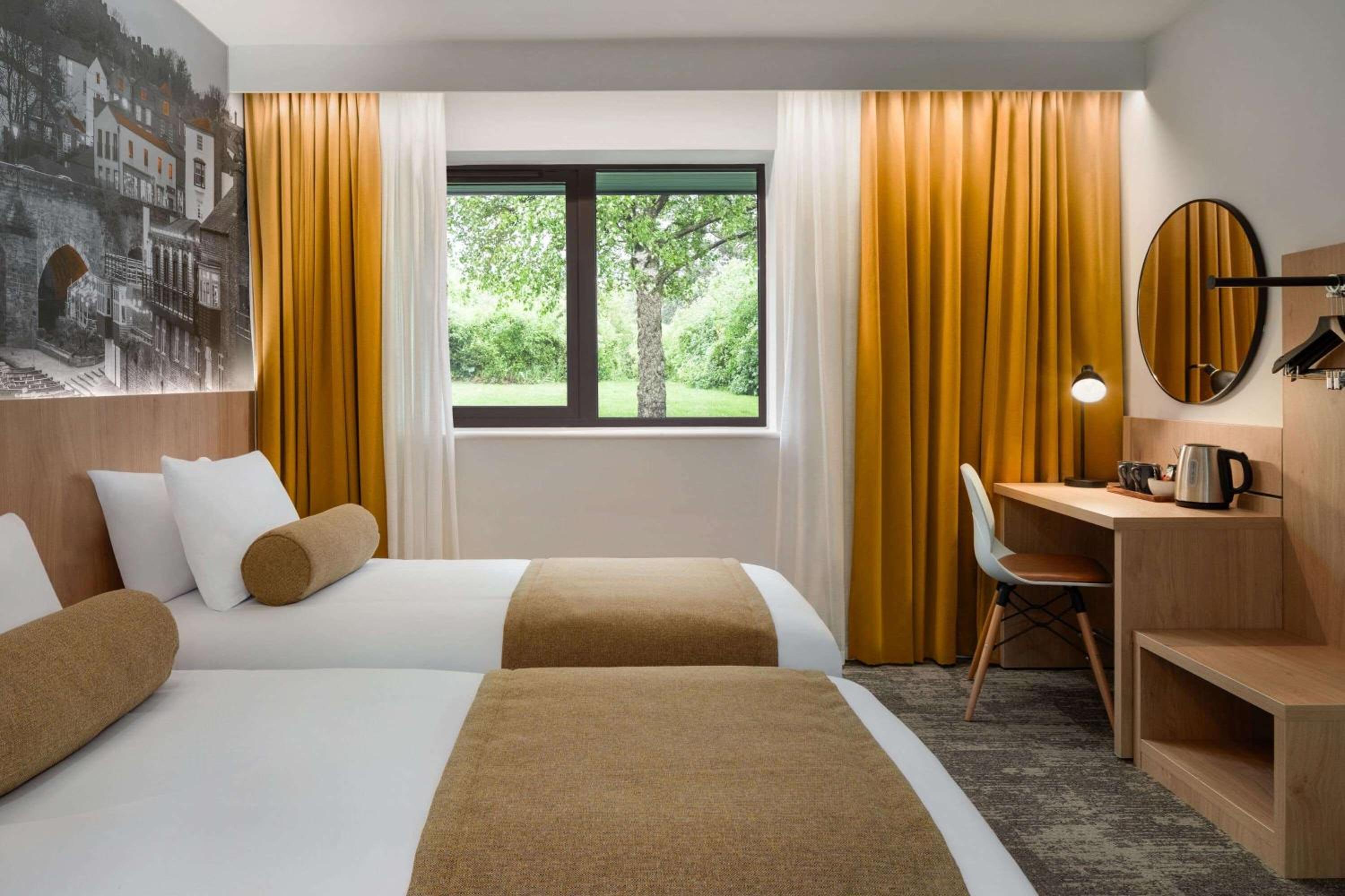Twin Room - Mobility Accessible - Photo 8