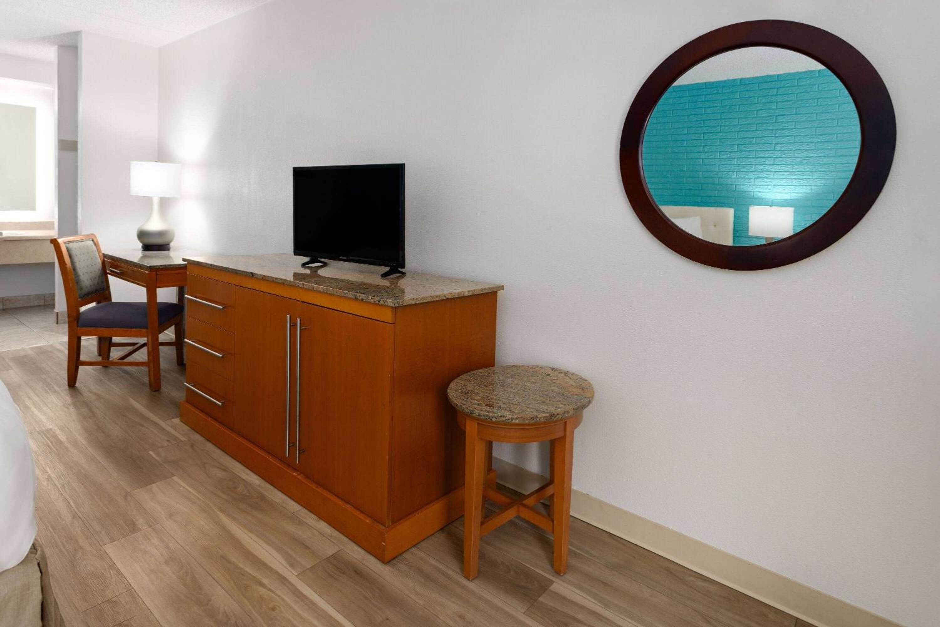 King Room - Disability Access/Non-Smoking - Photo 1