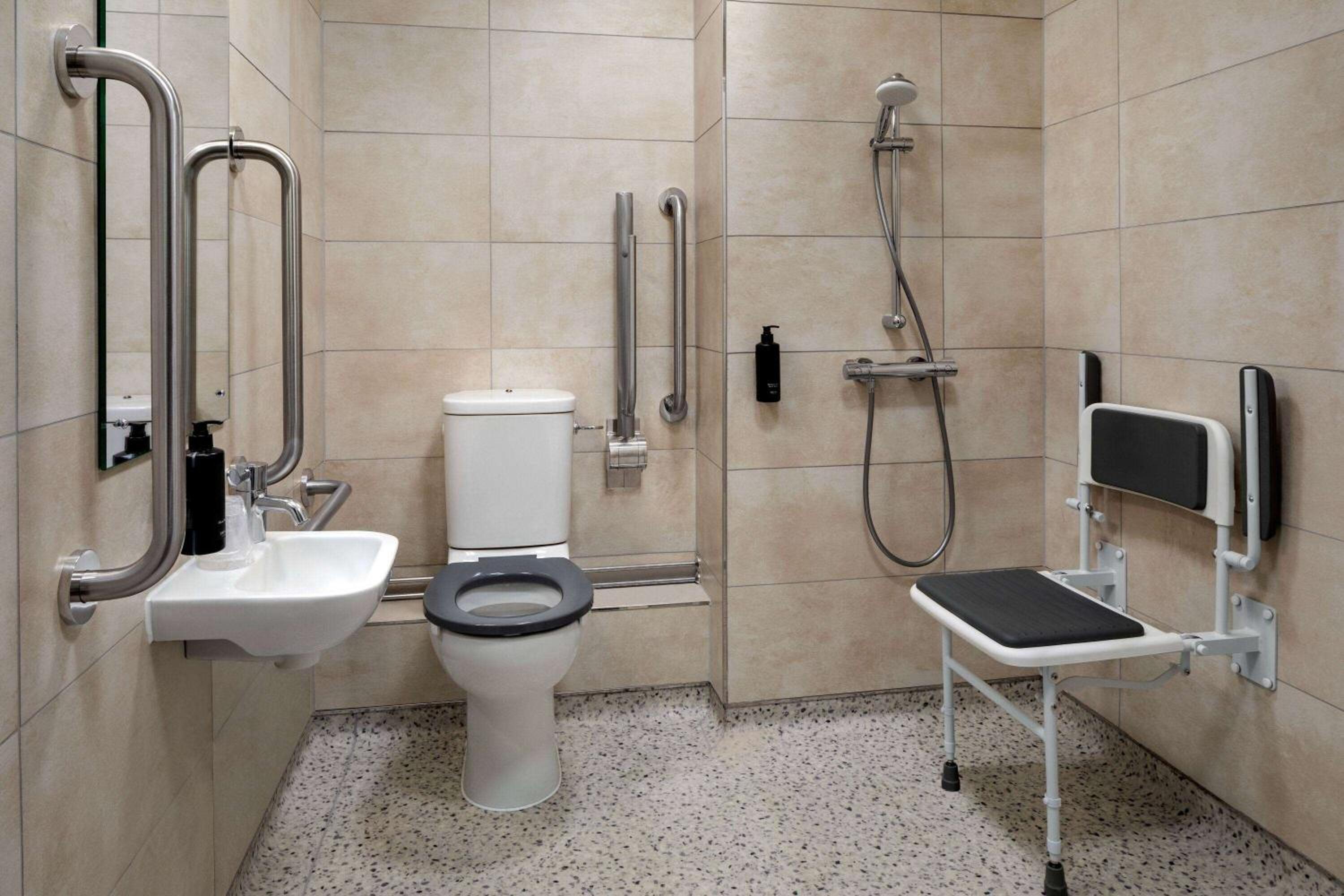 King Room - Mobility Accessible - Photo 4