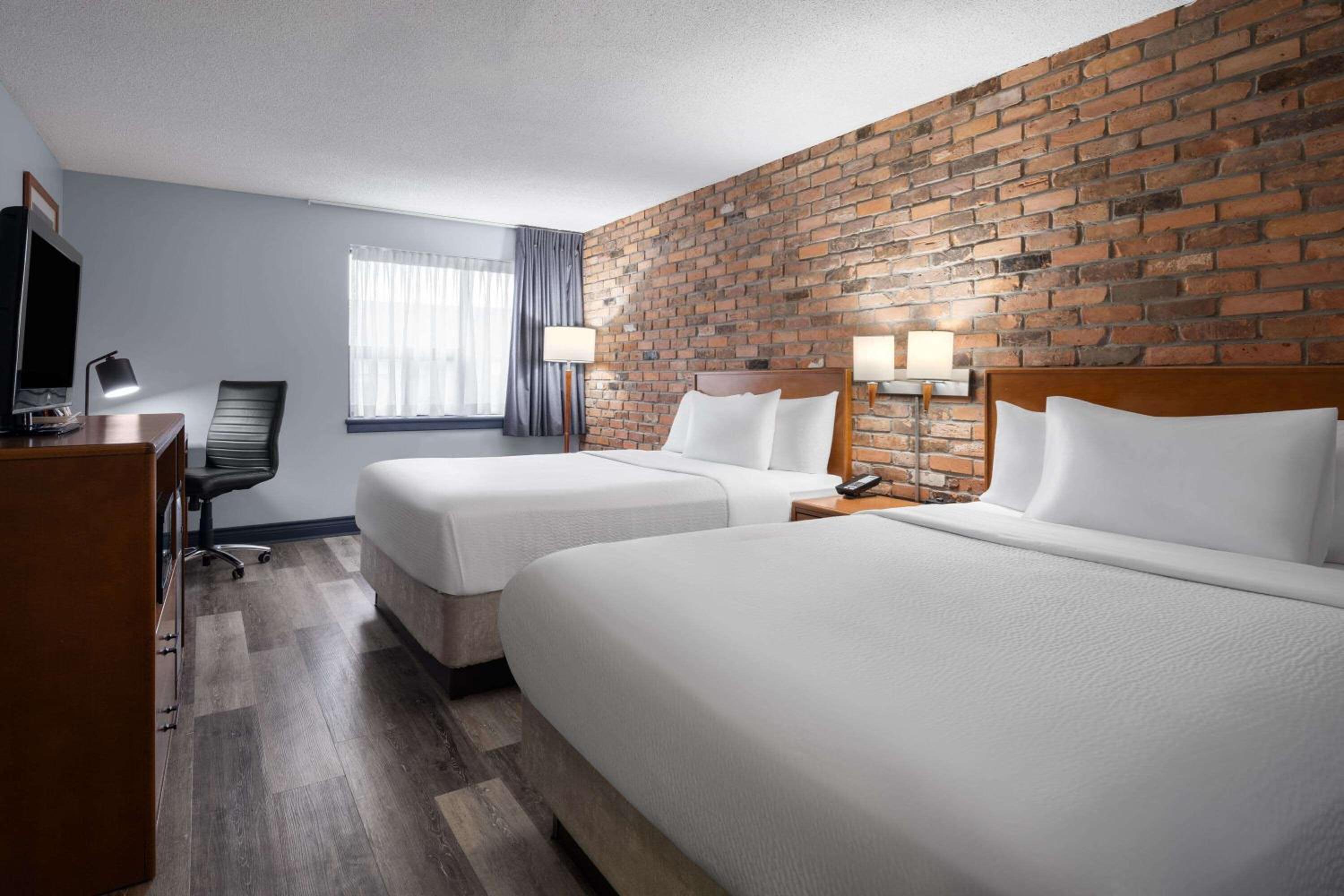 Queen Room with Two Queen Beds - Non-Smoking - Photo 1
