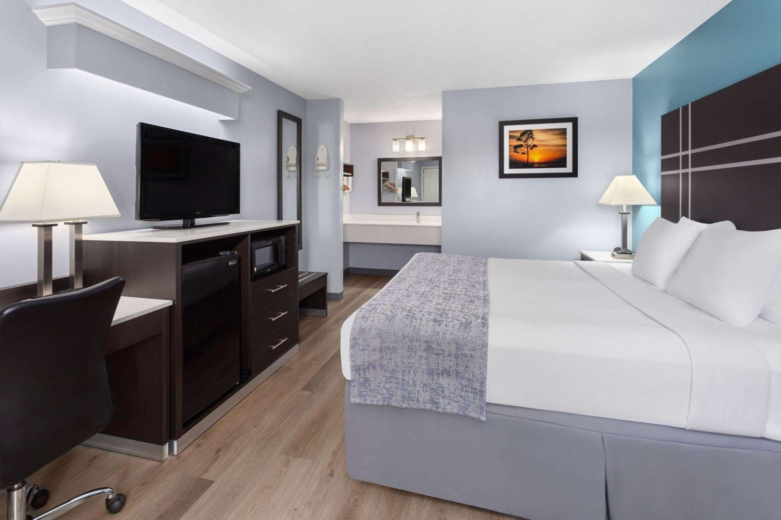 King Room - Non-Smoking - Photo 1