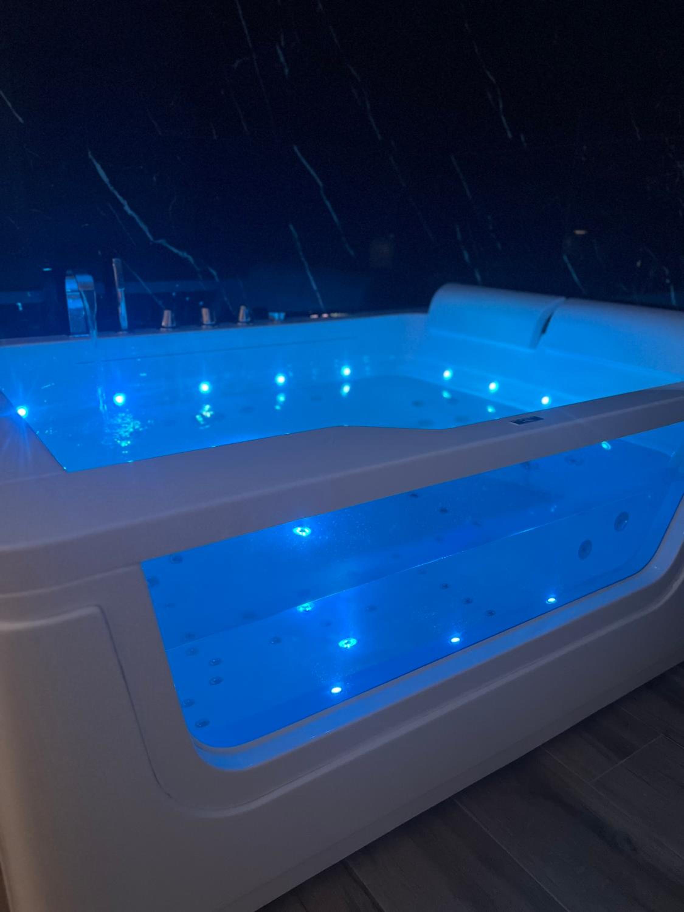 King Room with Spa Bath photo 2