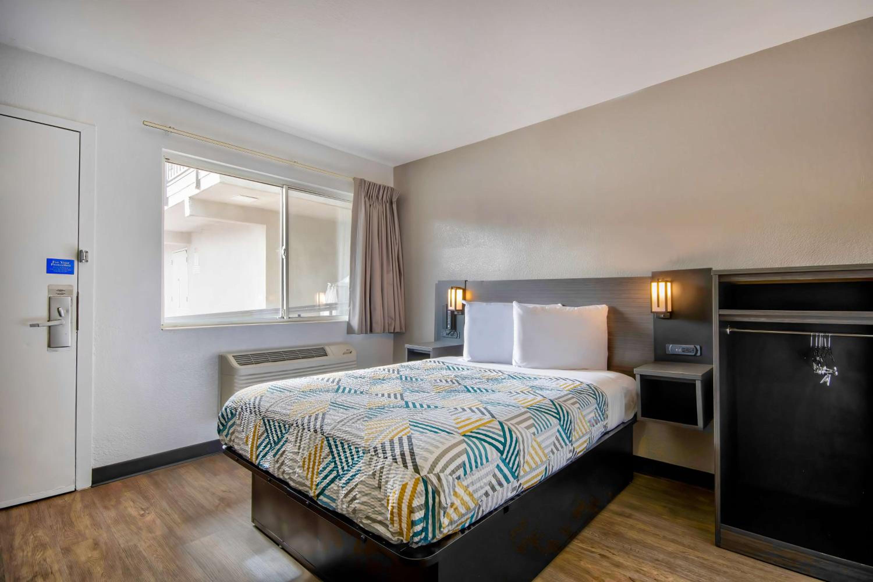 Deluxe Double Room - Non-Smoking photo 3