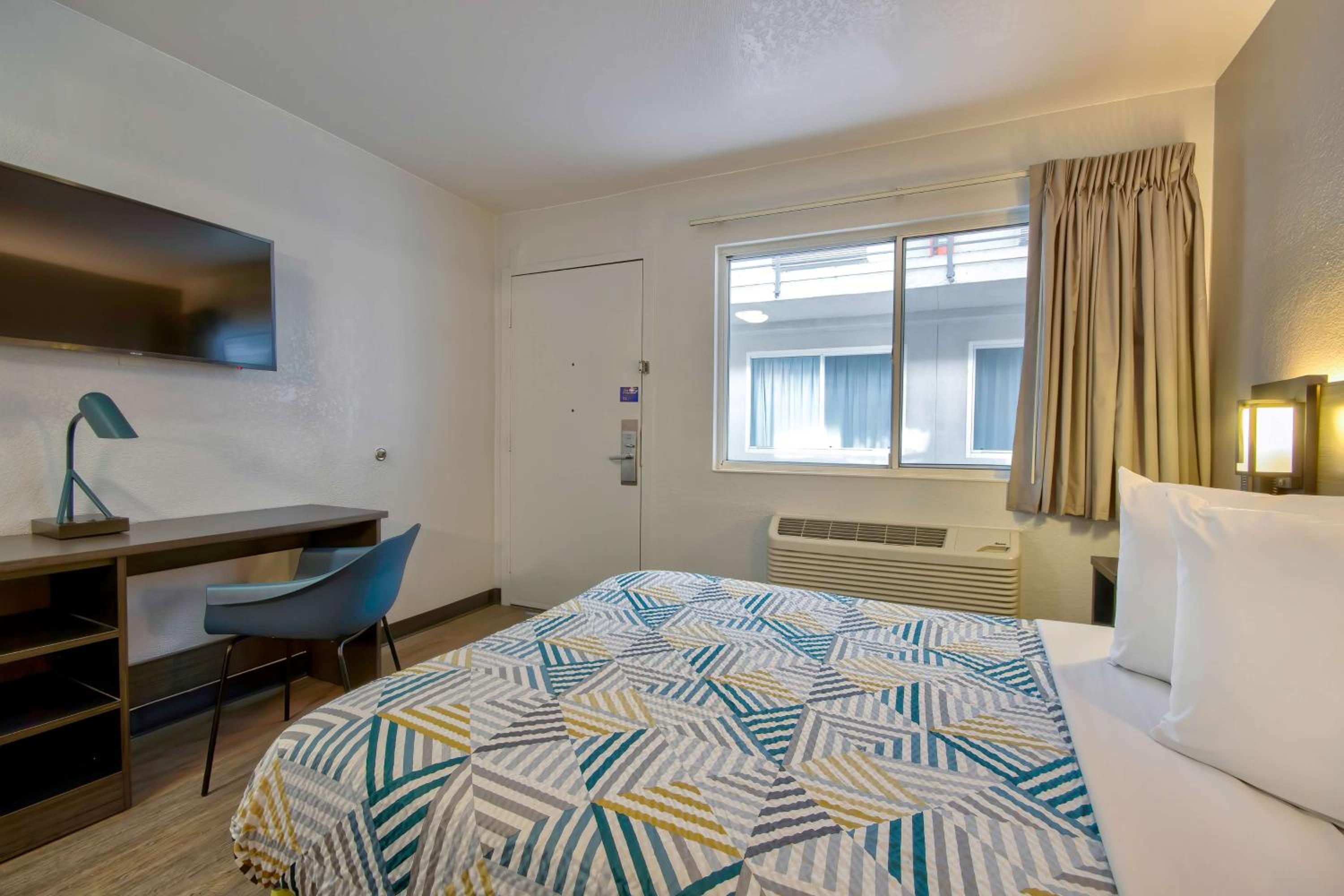 Double Room - Disability Access - Roll In Shower photo 3