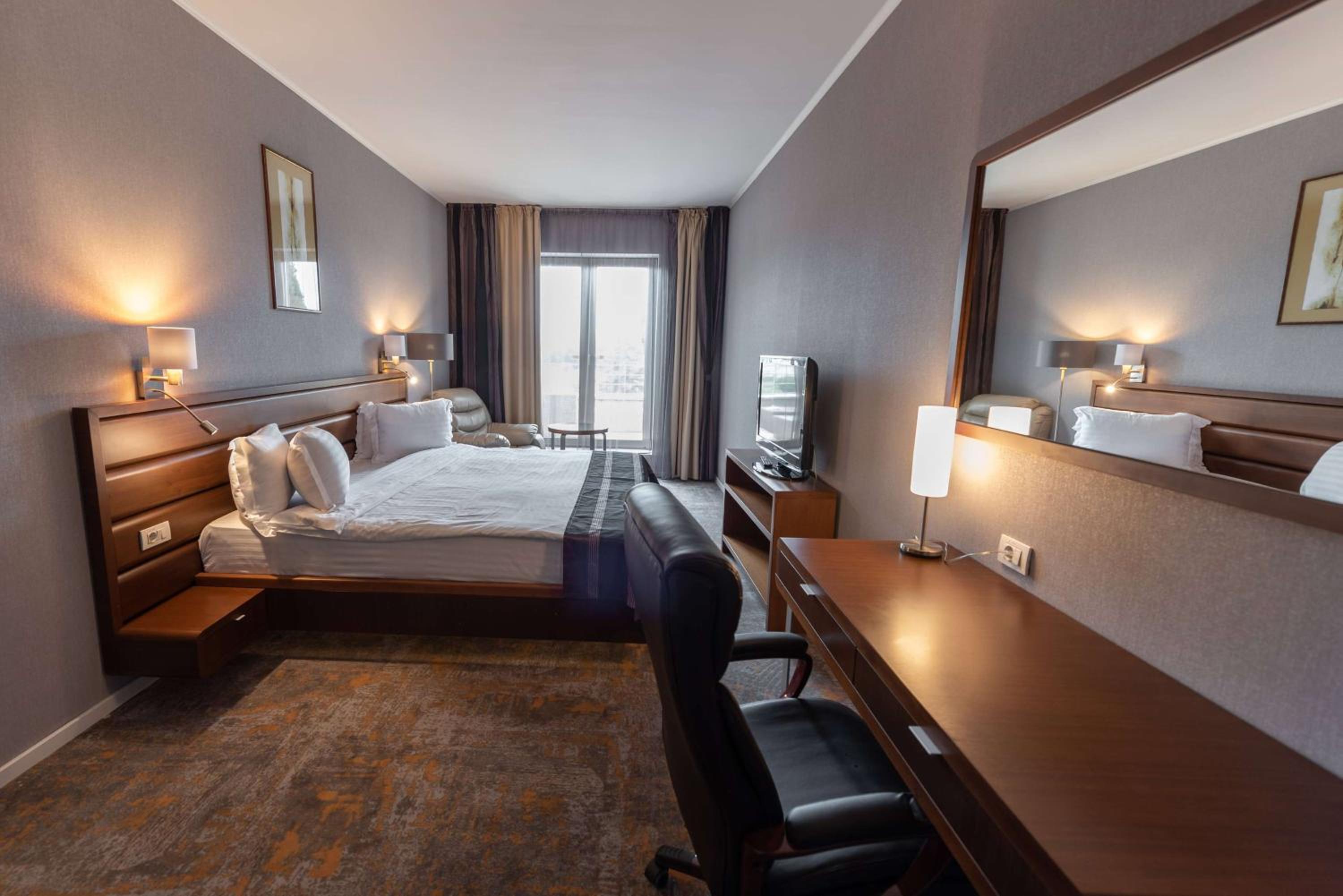 Premium Deluxe Executive Suite with Belle View