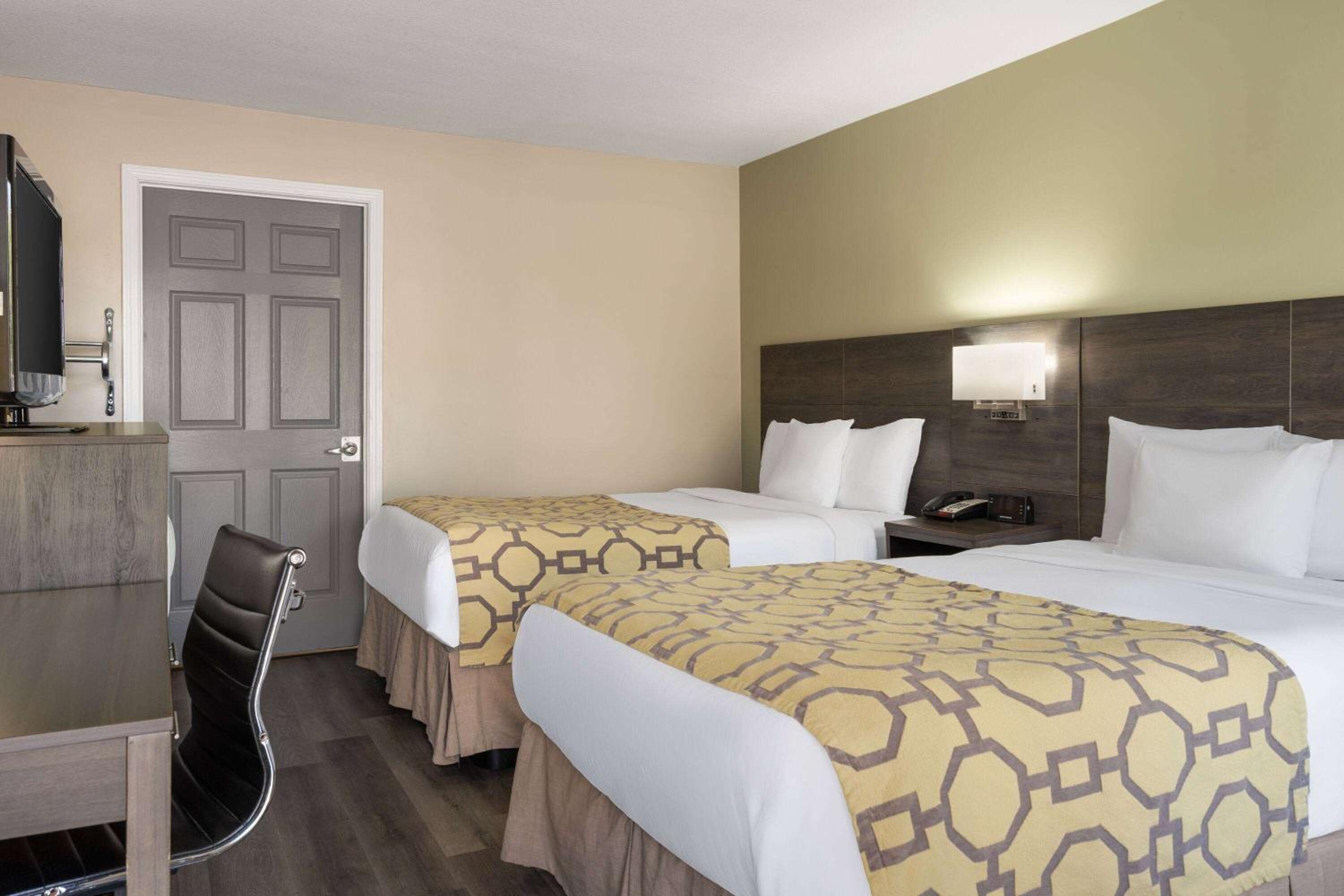 Double Room with Two Double Beds - Disability Access/Non-Smoking - Photo 4
