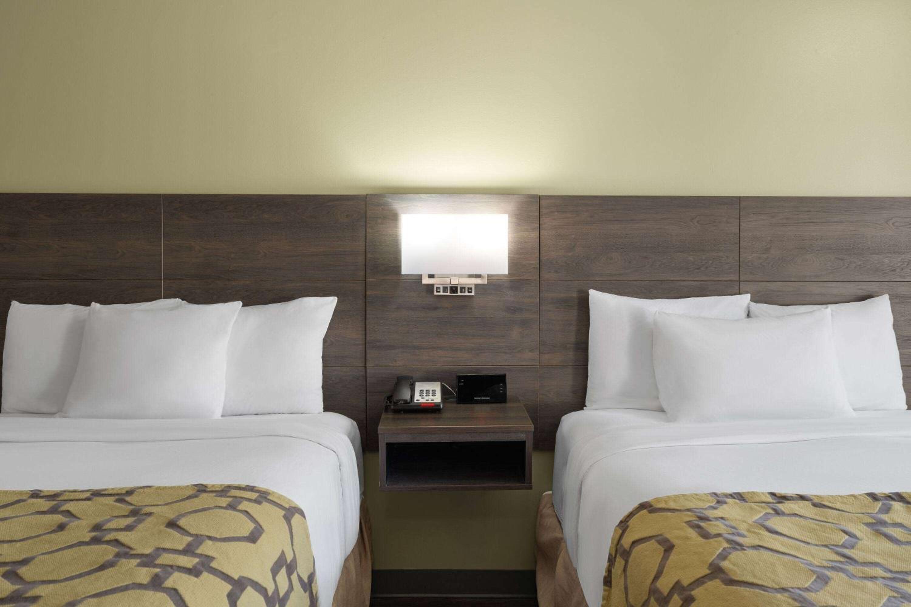 Deluxe Double Room with Two Double Beds - Non-Smoking - Photo 1