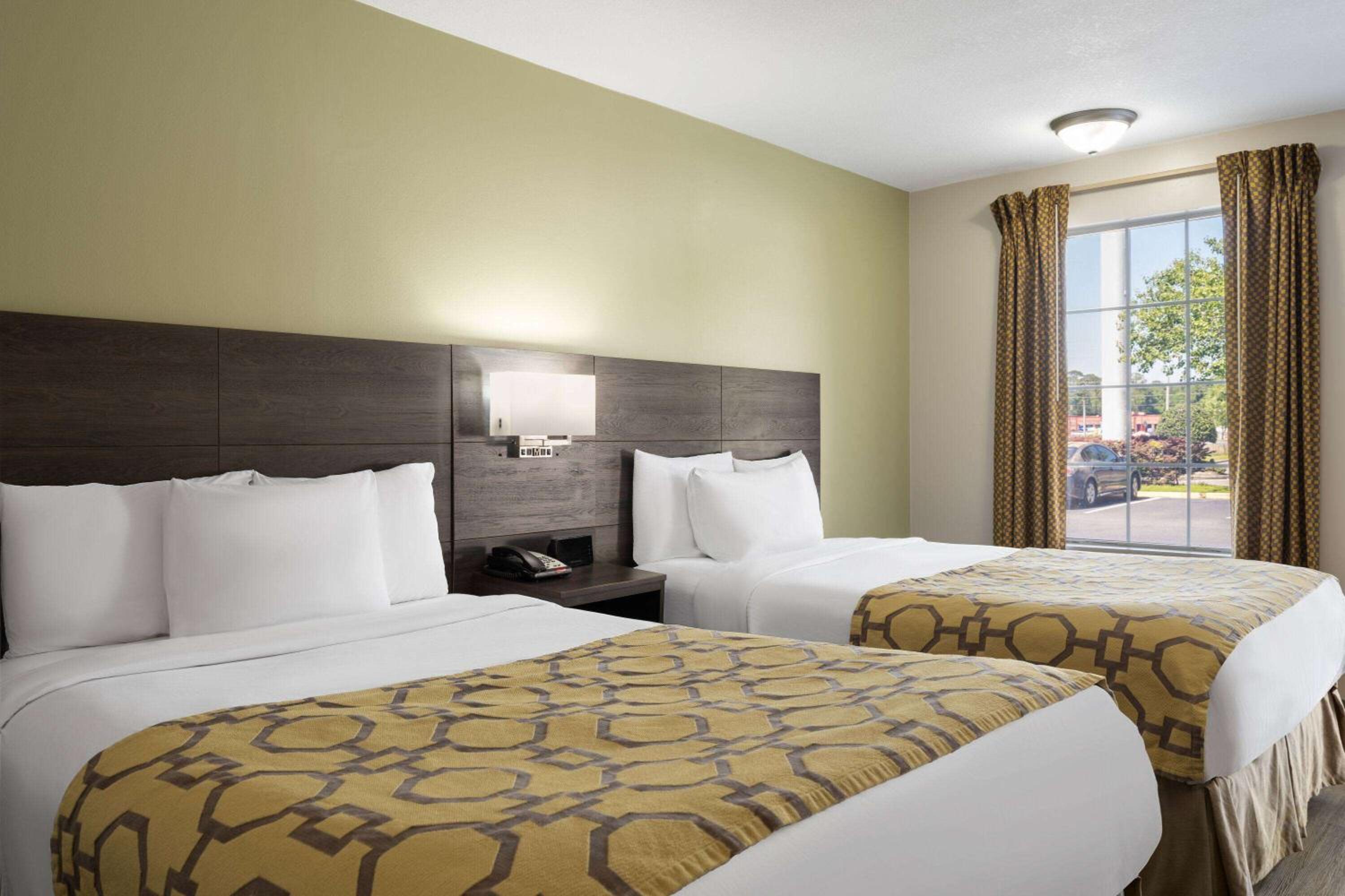 Deluxe Double Room with Two Double Beds - Non-Smoking - Photo 2