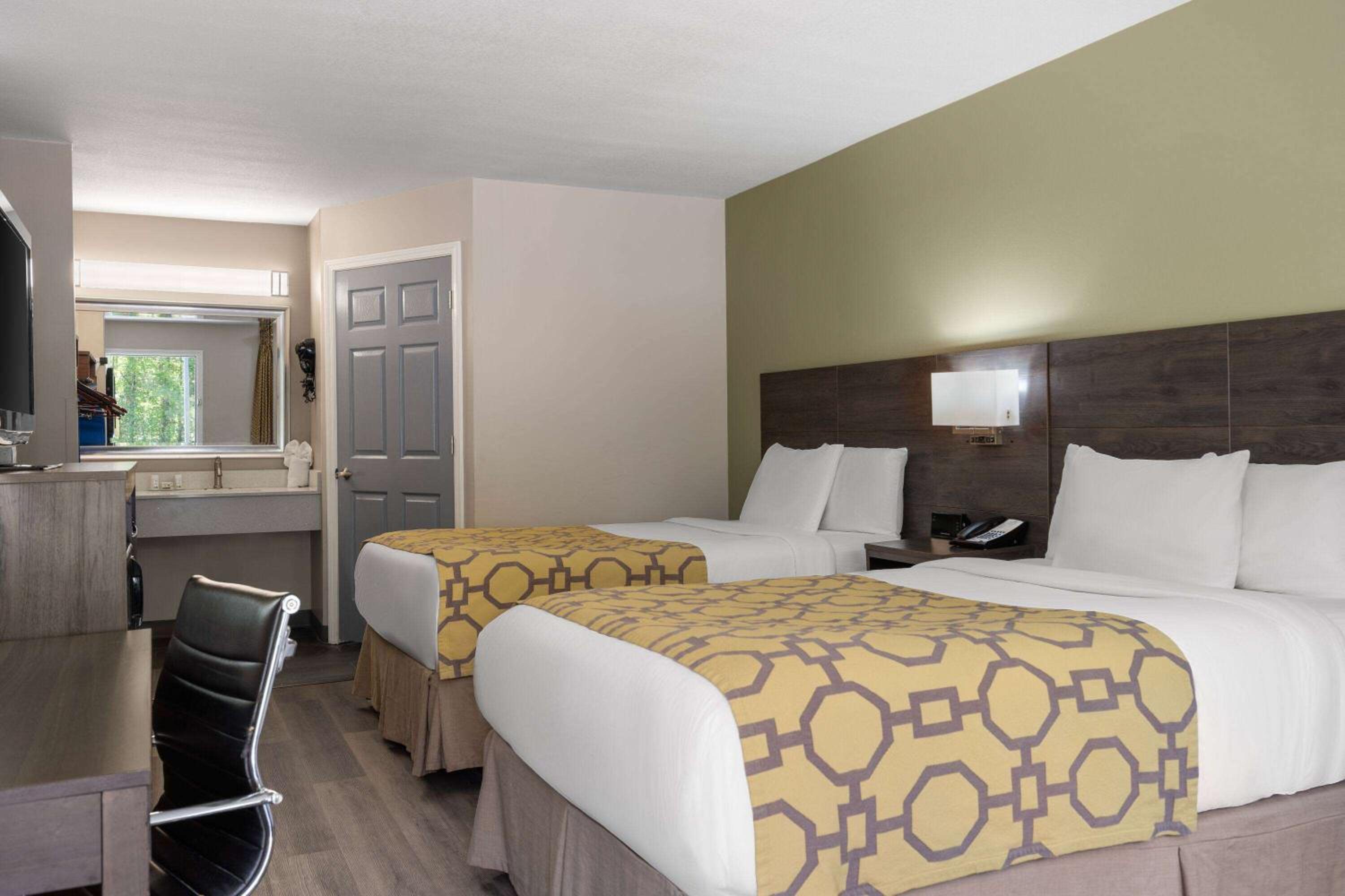 Deluxe Double Room with Two Double Beds - Non-Smoking - Photo 4