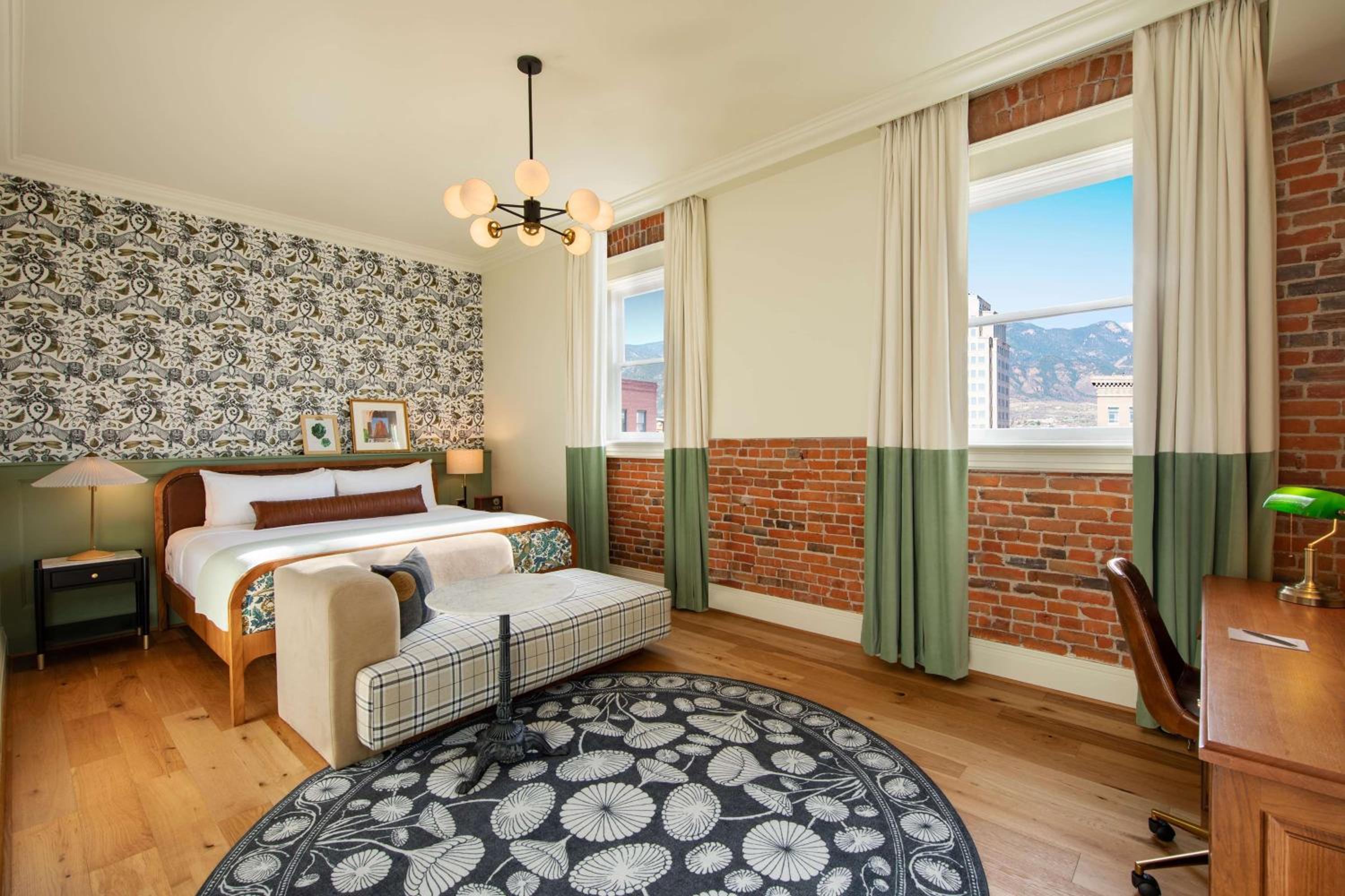 Remedy King Suite - Photo 1
