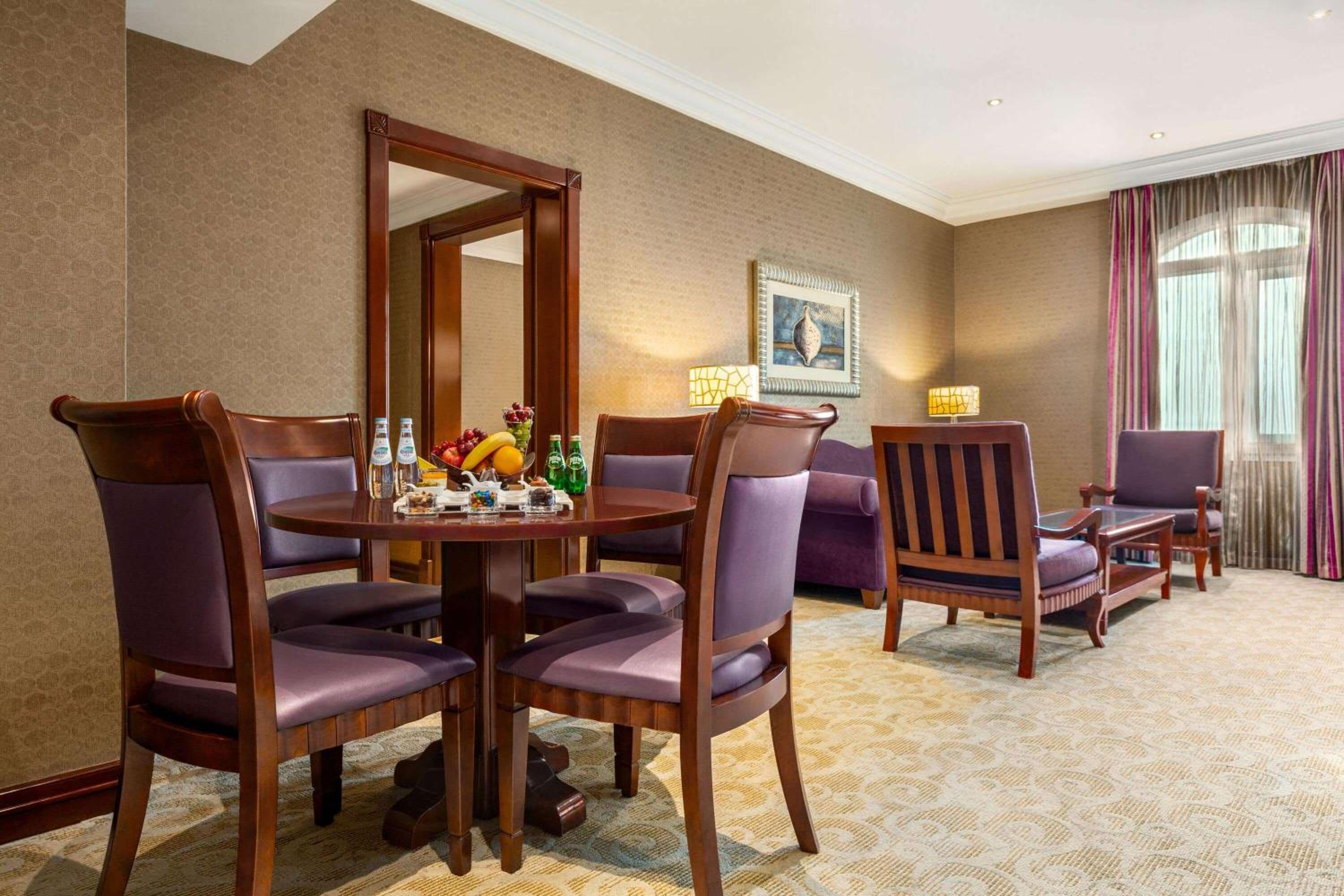 Al Kaabi Suite with One King Bed