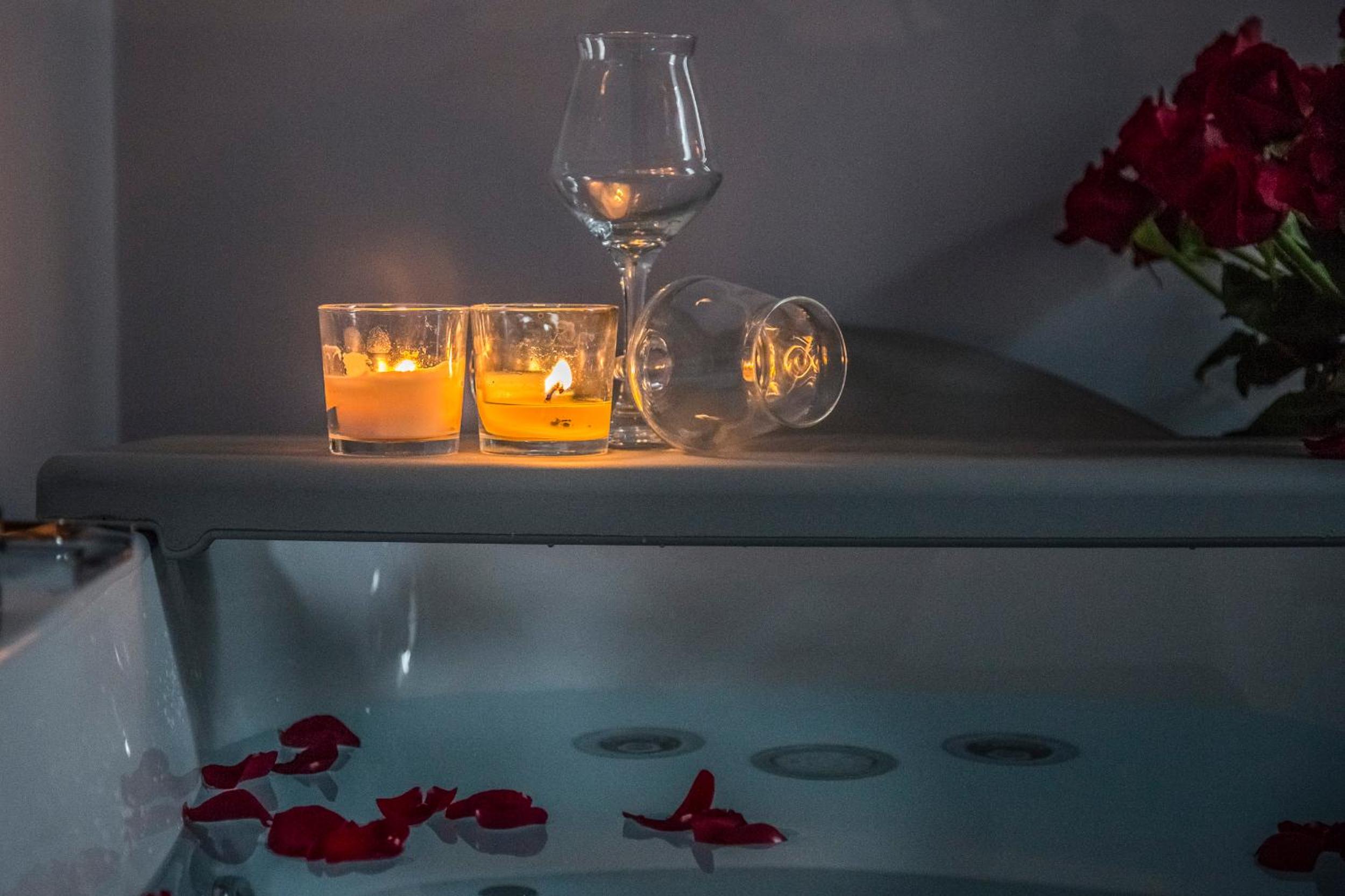 Deluxe with Spa Bath photo 2