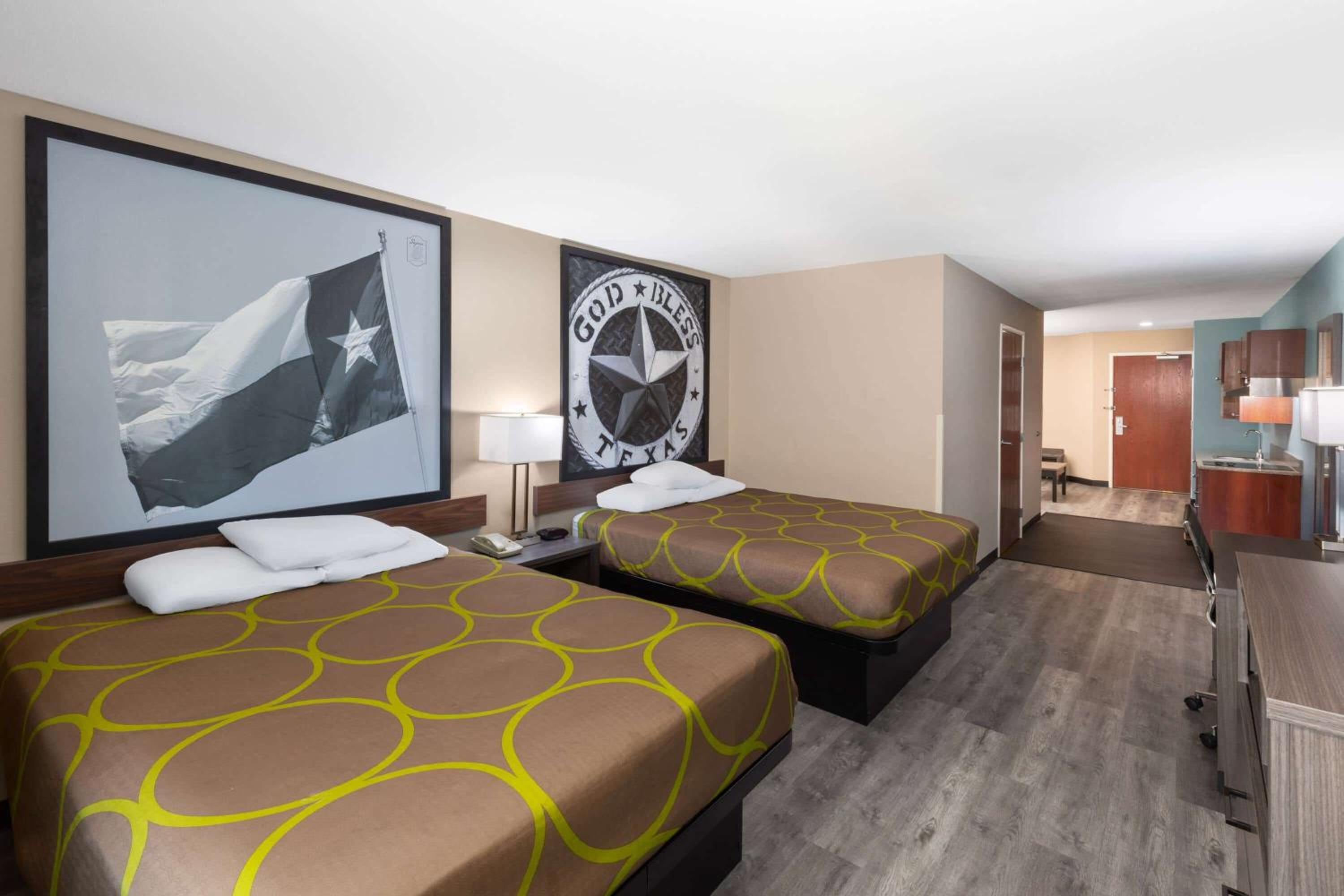 Queen Studio Suite with Two Queen Beds and Bath Tub - Mobility/Hearing Access - Non-Smoking - Photo 1