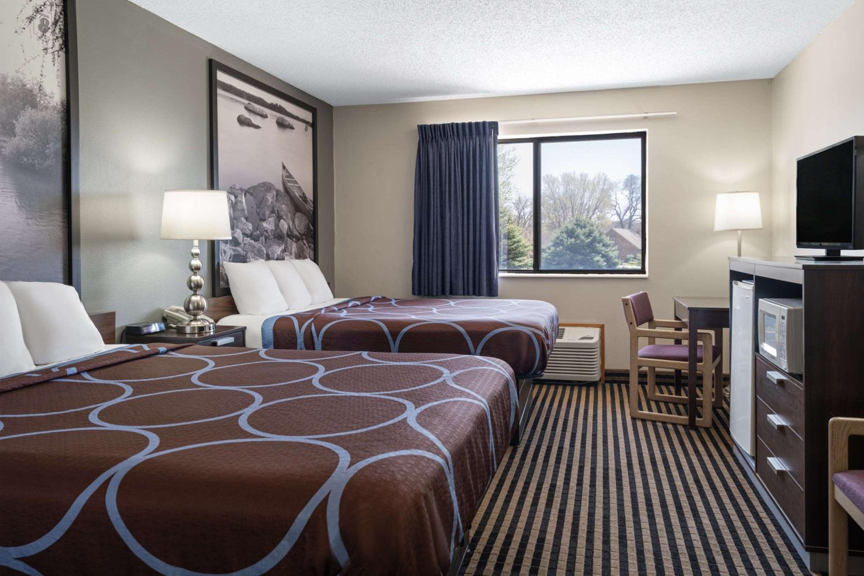 Queen Room with Two Queen Beds - Non-Smoking - Photo 1