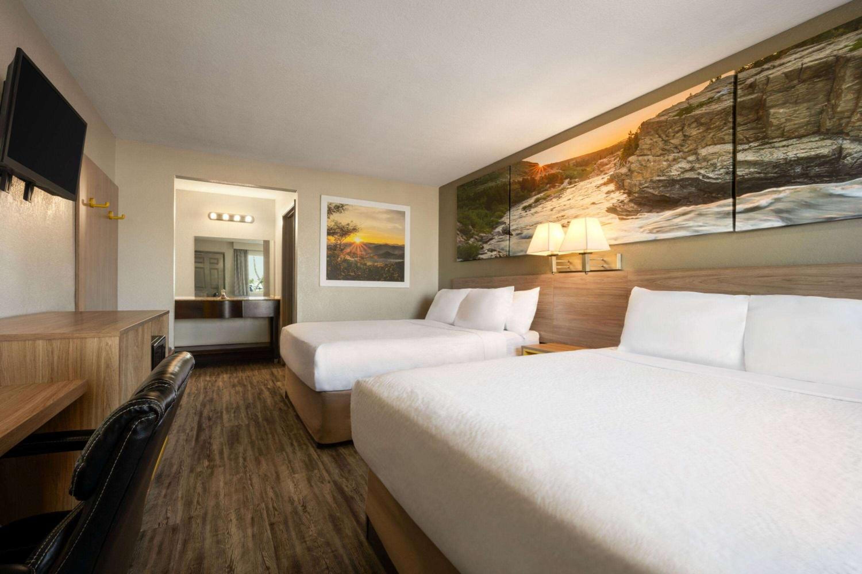 Standard Queen Room with Two Queen Beds - Non-Smoking - Photo 1