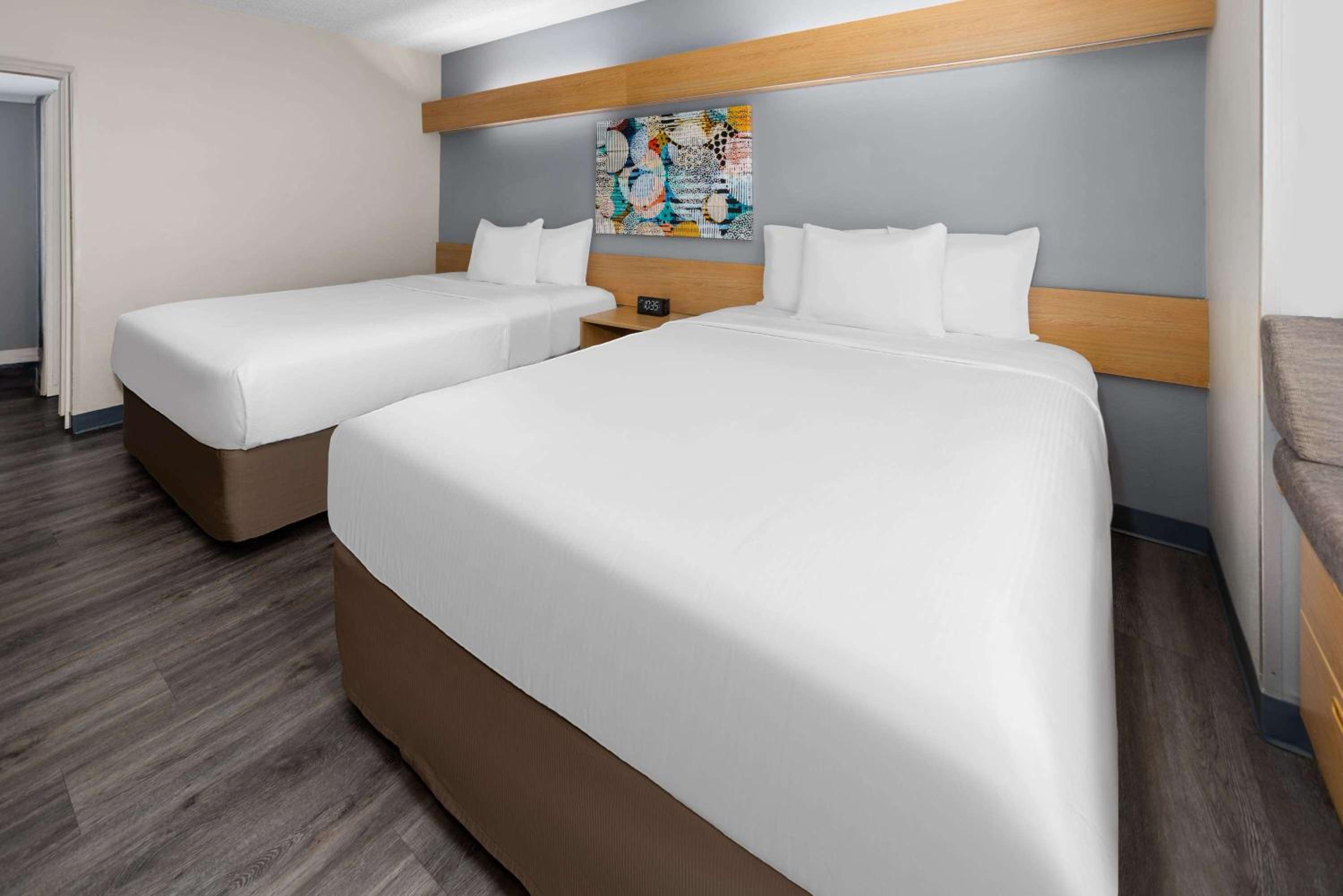 Queen Room with Two Queen Beds - Non-Smoking - Photo 1