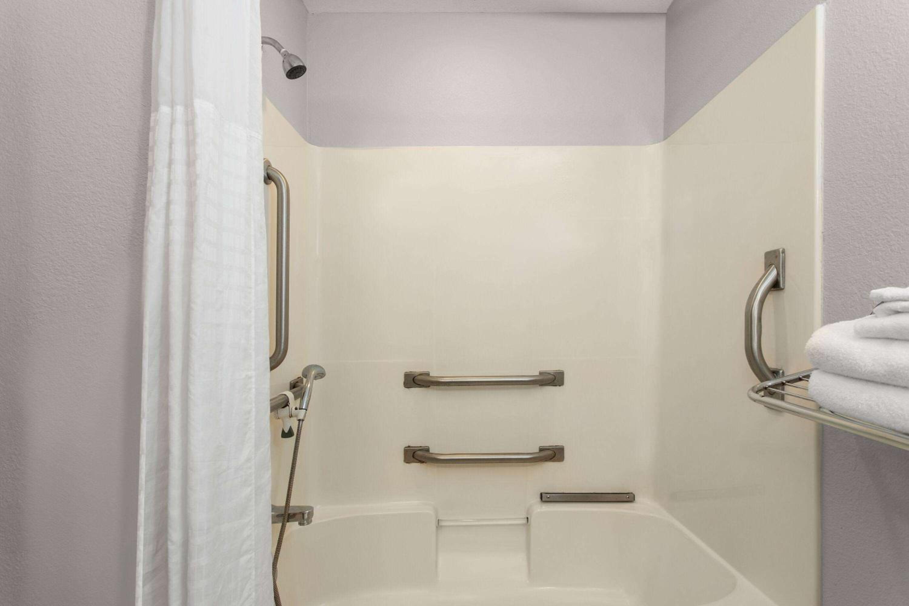Microtel Inn & Suites by Wyndham Panama City, Photo 3