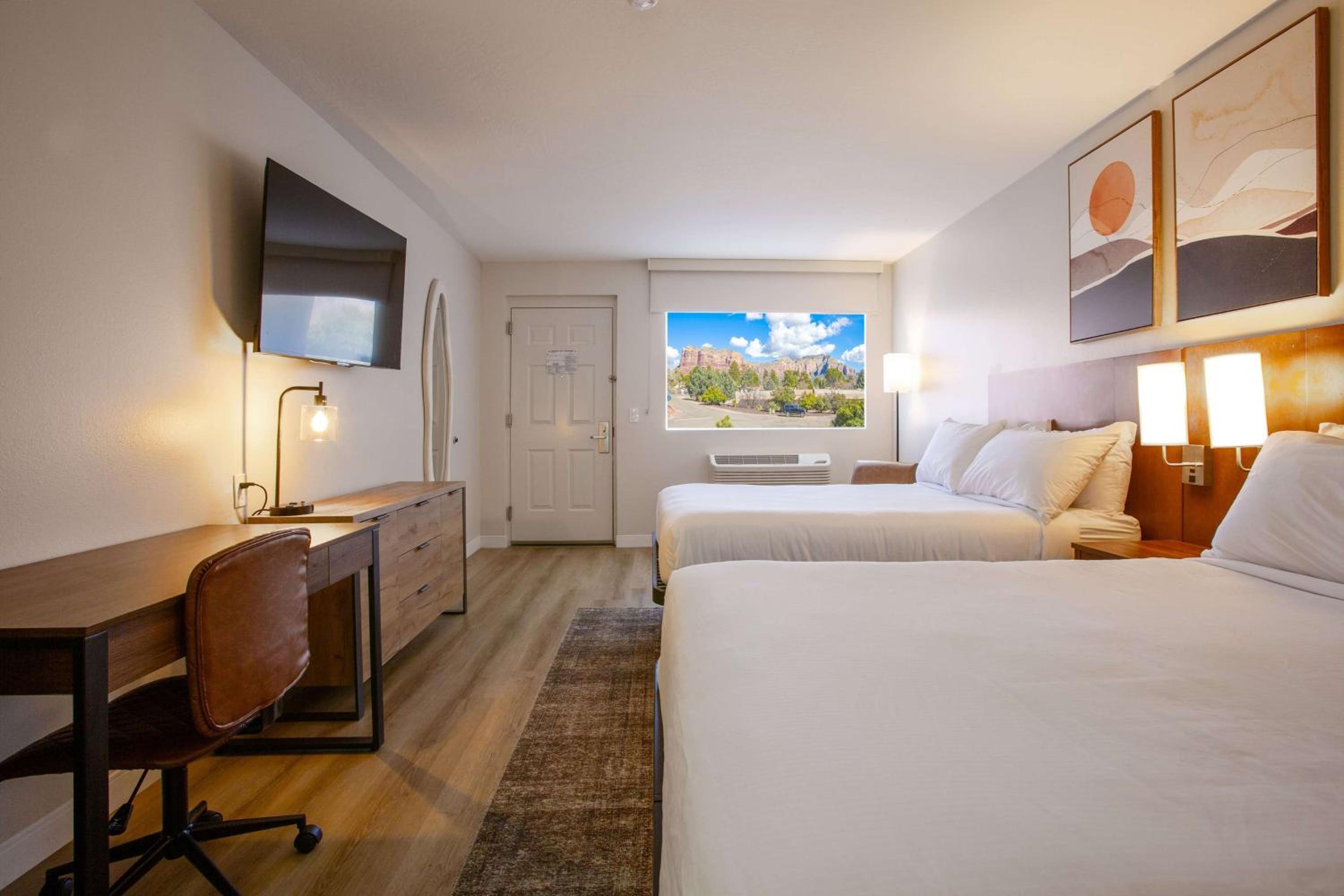 Queen Room with Two Queen Beds - Non-Smoking - Photo 1