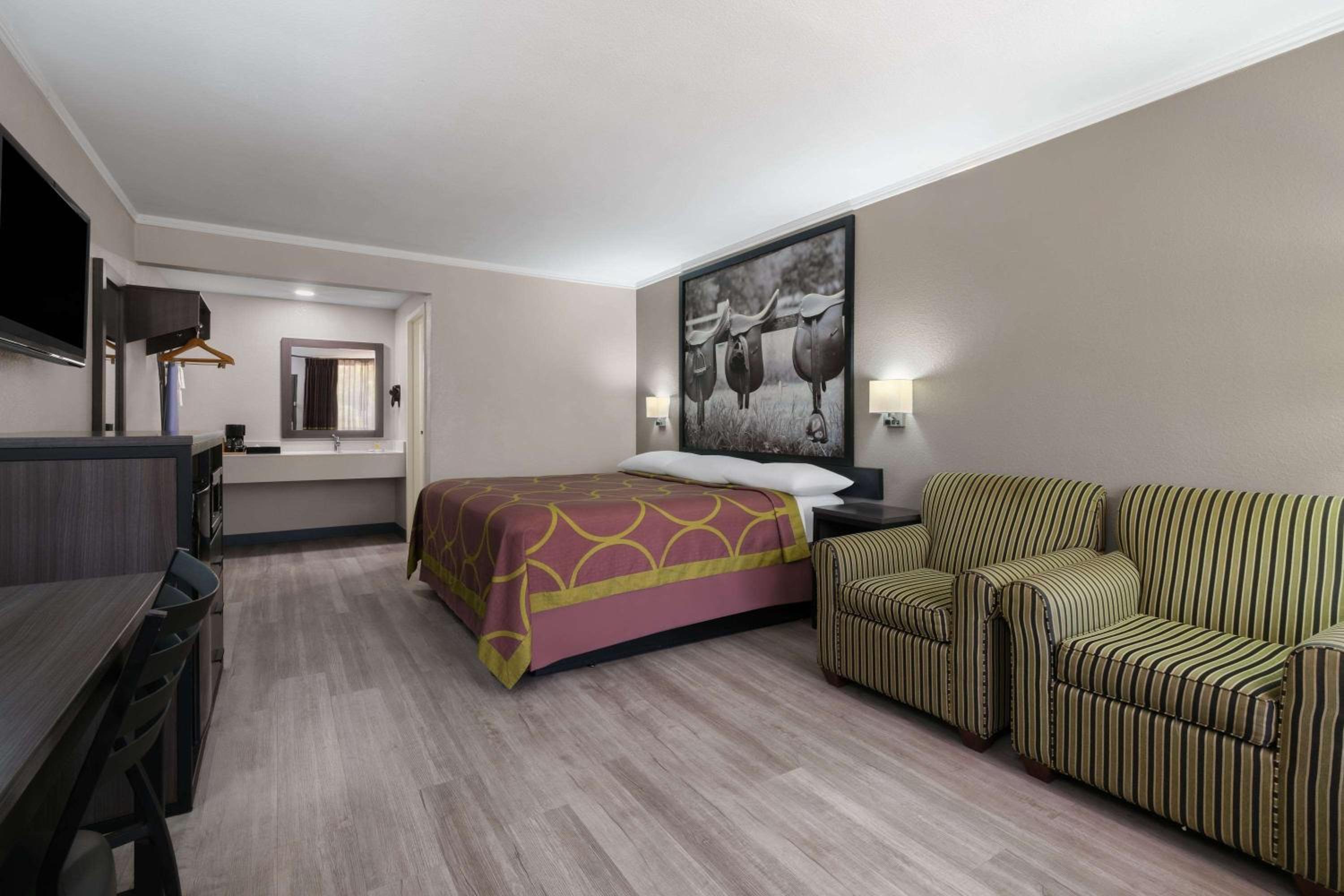 King Room - Non-Smoking - Photo 1