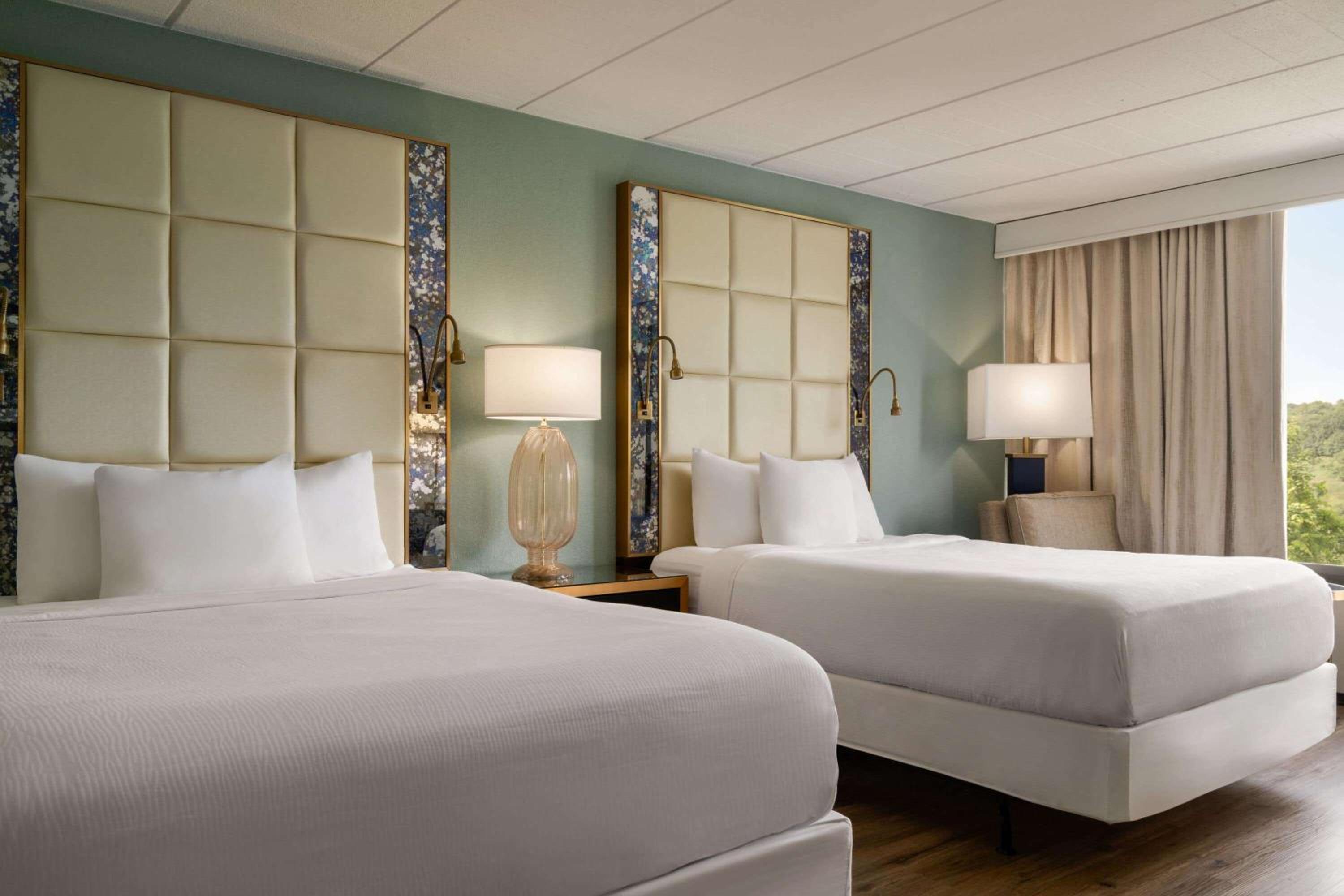 Standard Queen Room with Two Queen Beds photo 1