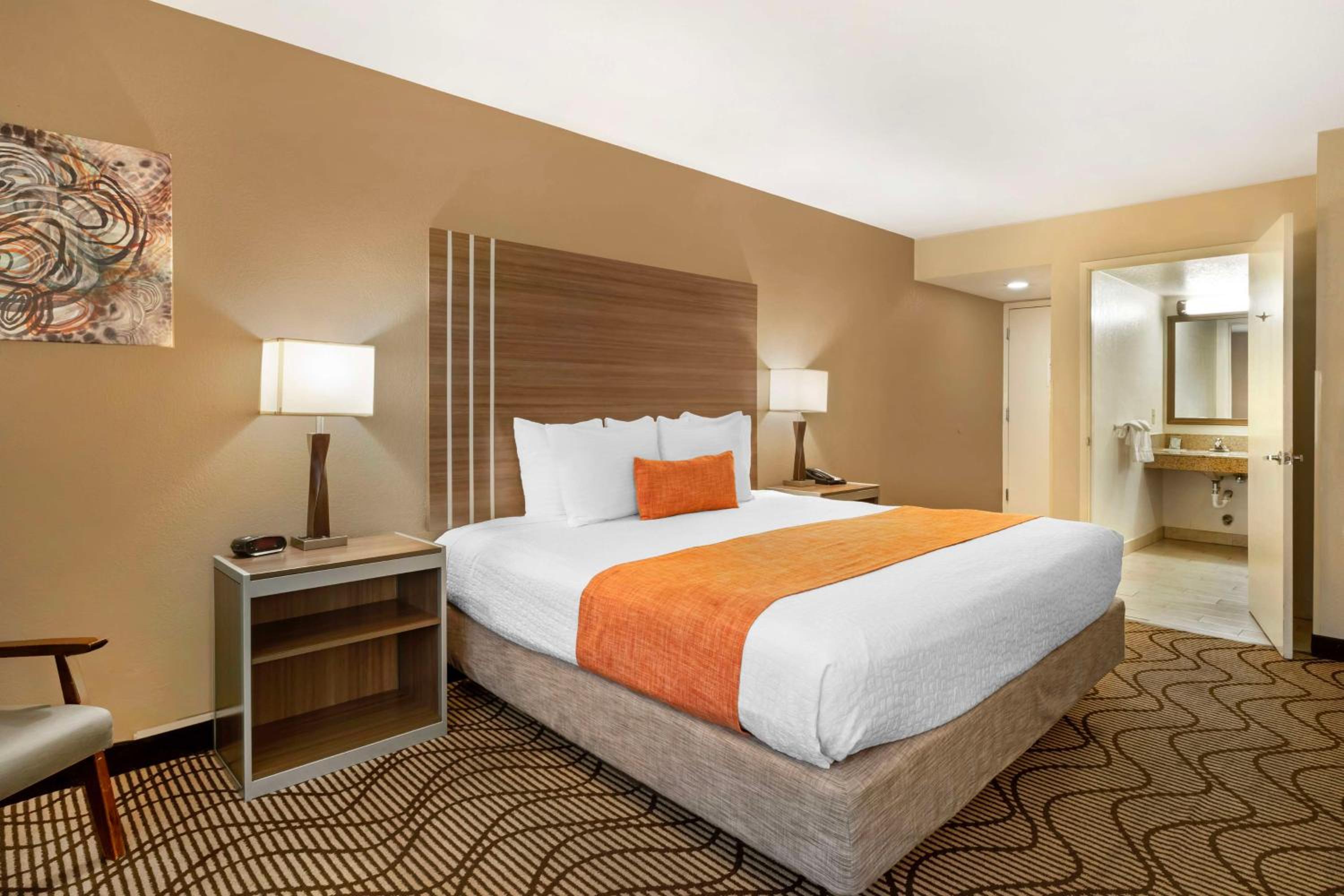 King Room with Walk-In Shower - Non Smoking - Photo 6