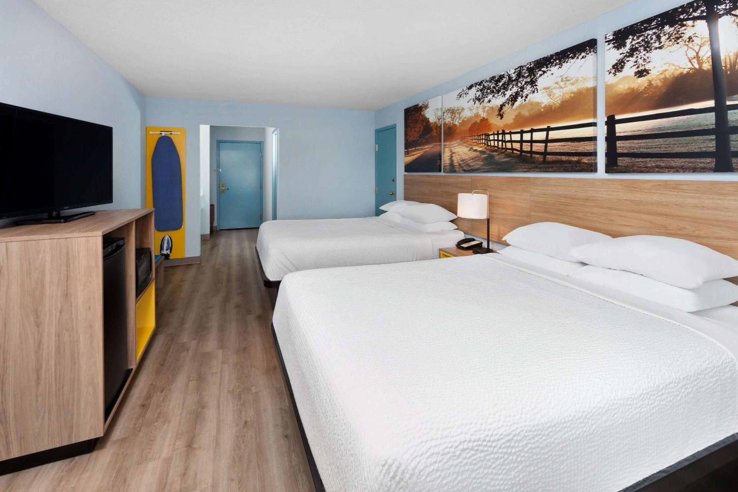 Suite with Two Queen Beds - Non-Smoking photo 3