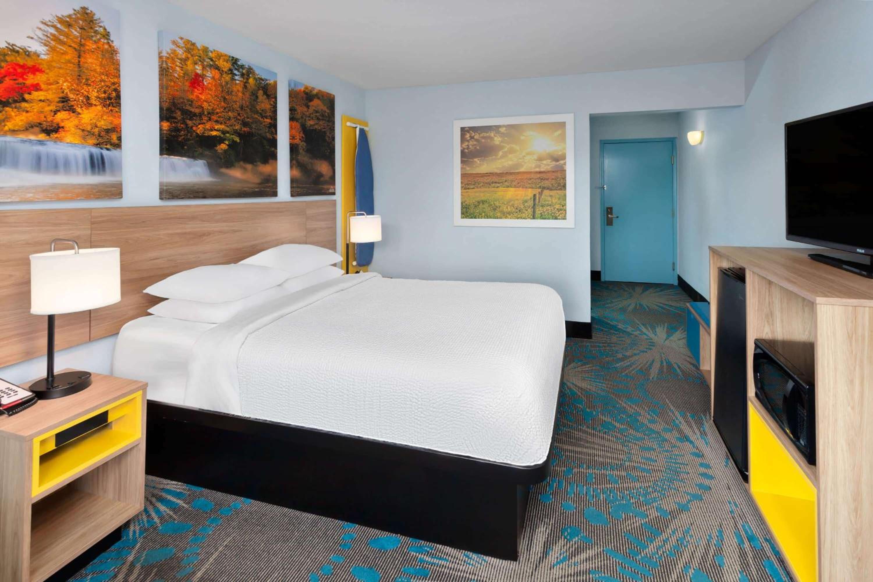 Queen Room - Pet Friendly/Non-Smoking
