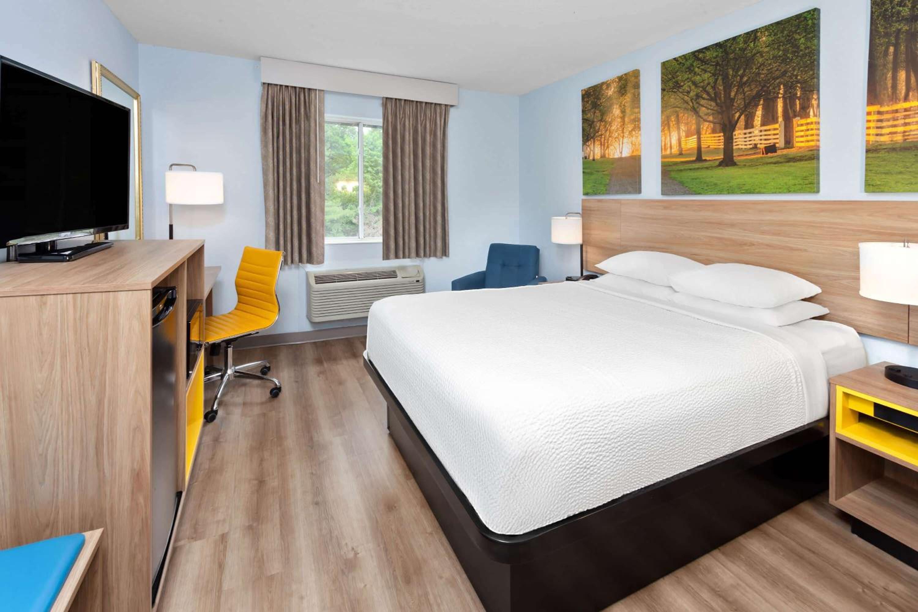 Days Inn & Suites by Wyndham Siler City, Photo 4