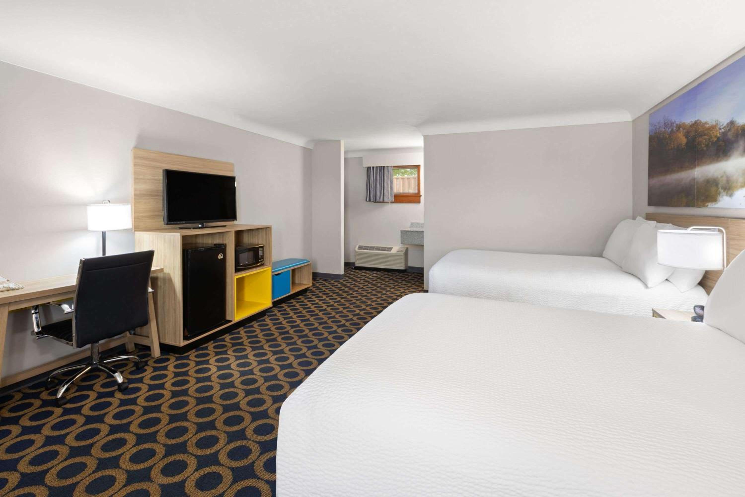 Double Room with Two Double Beds - Non-Smoking photo 1