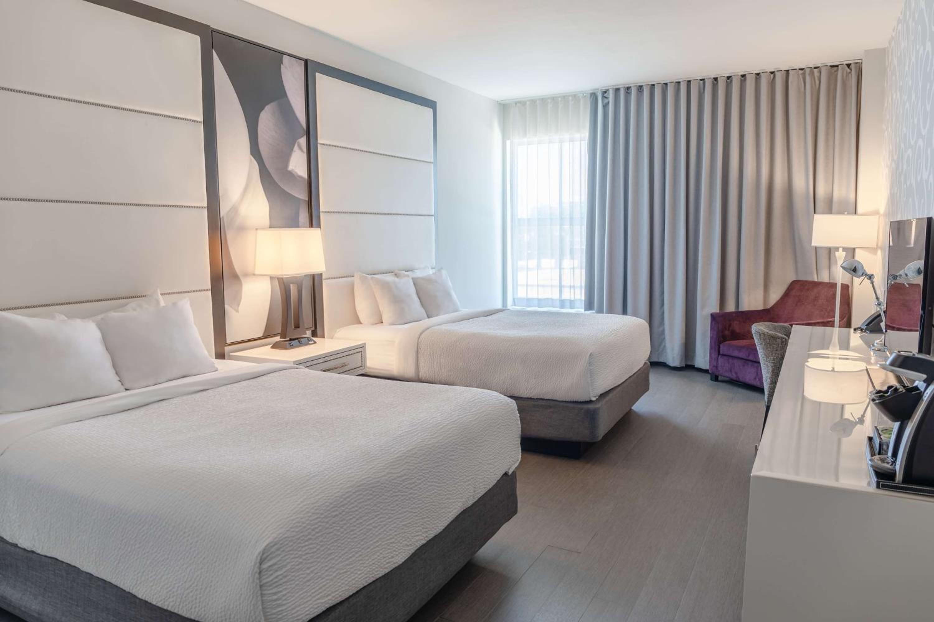 Queen Room with Two Queen Beds - Mobility Access/Non-Smoking - Photo 1