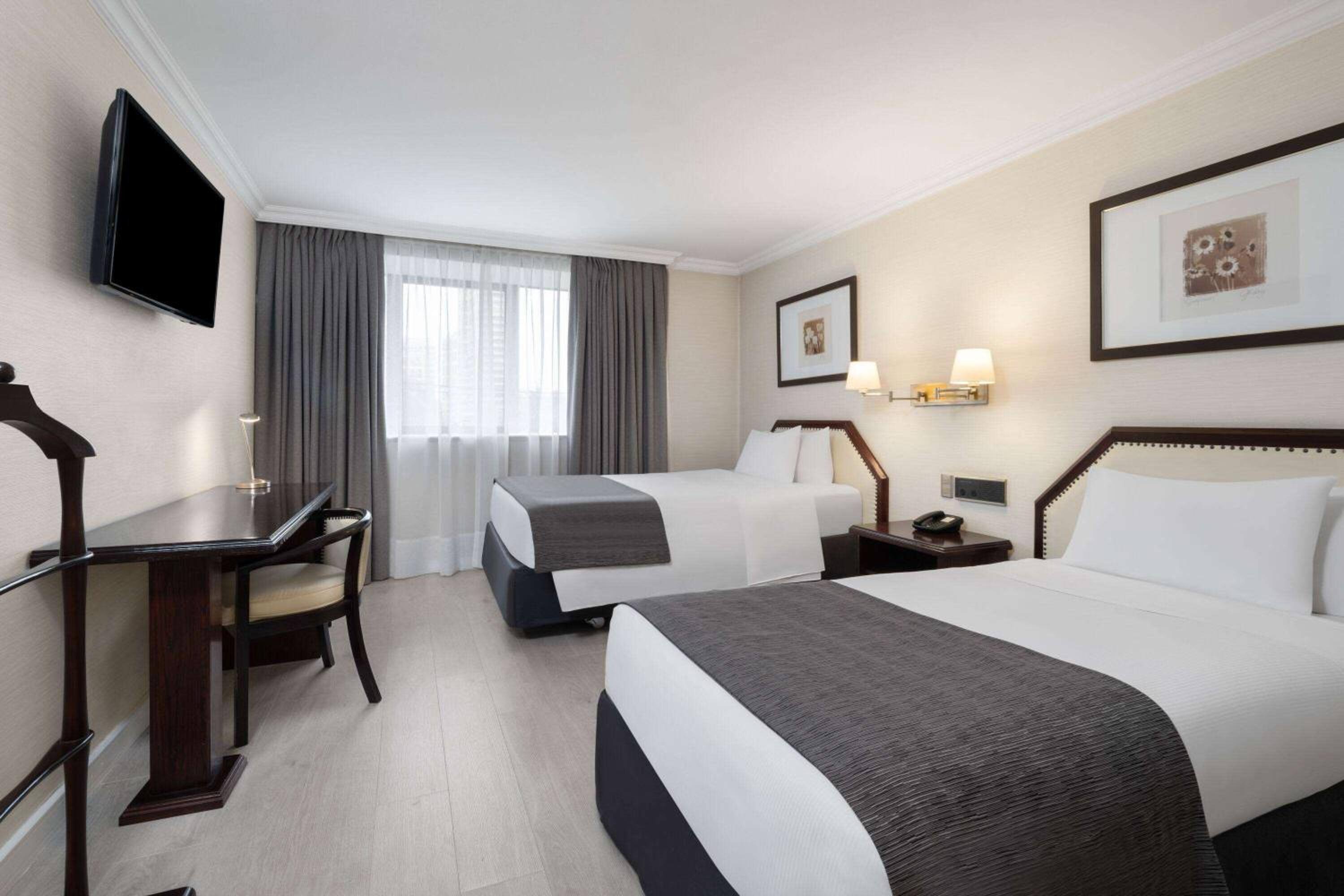 Accessible Queen Room with Two Queen Beds, Non-Smoking photo 1