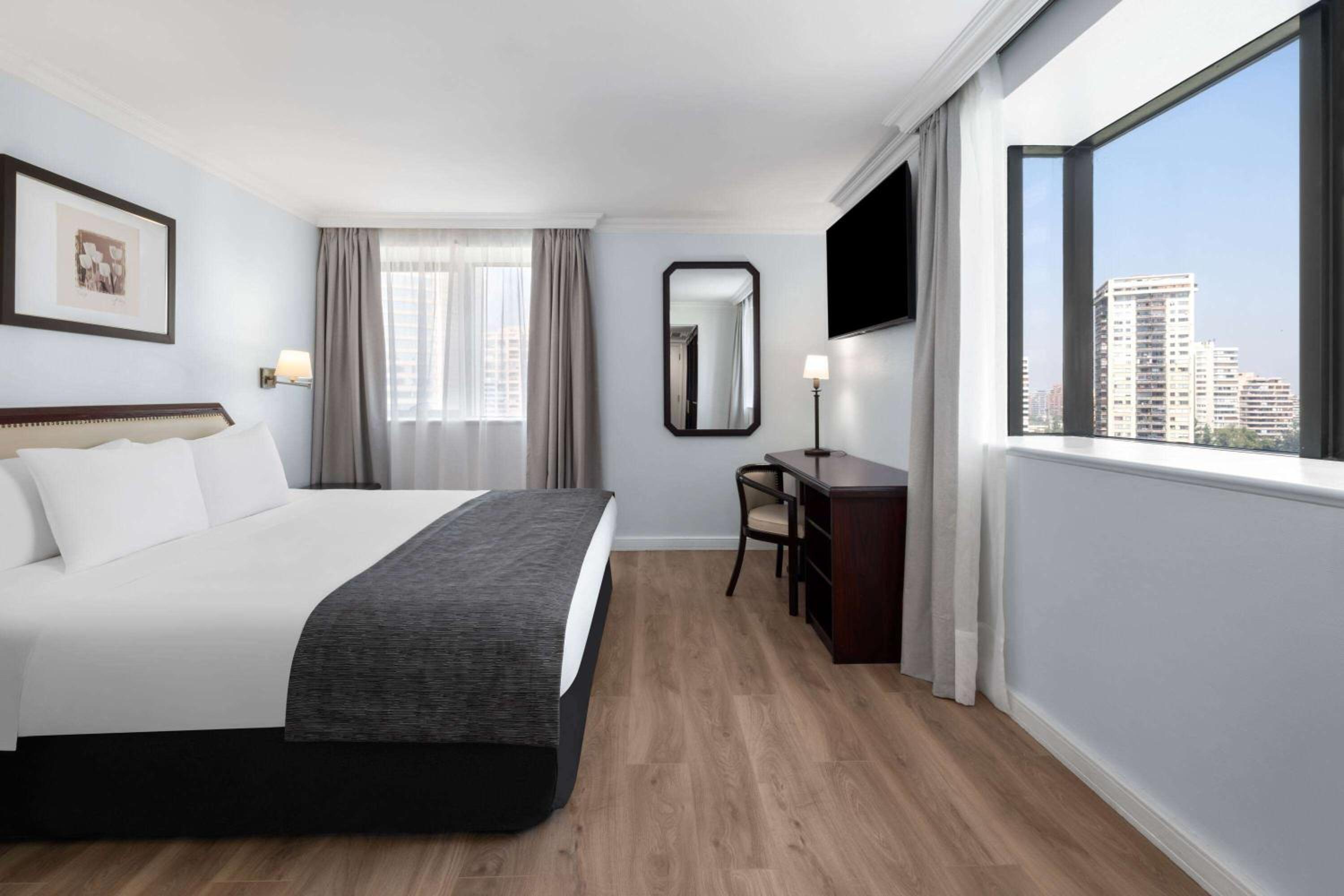 Standard King Room, Non-Smoking photo 1