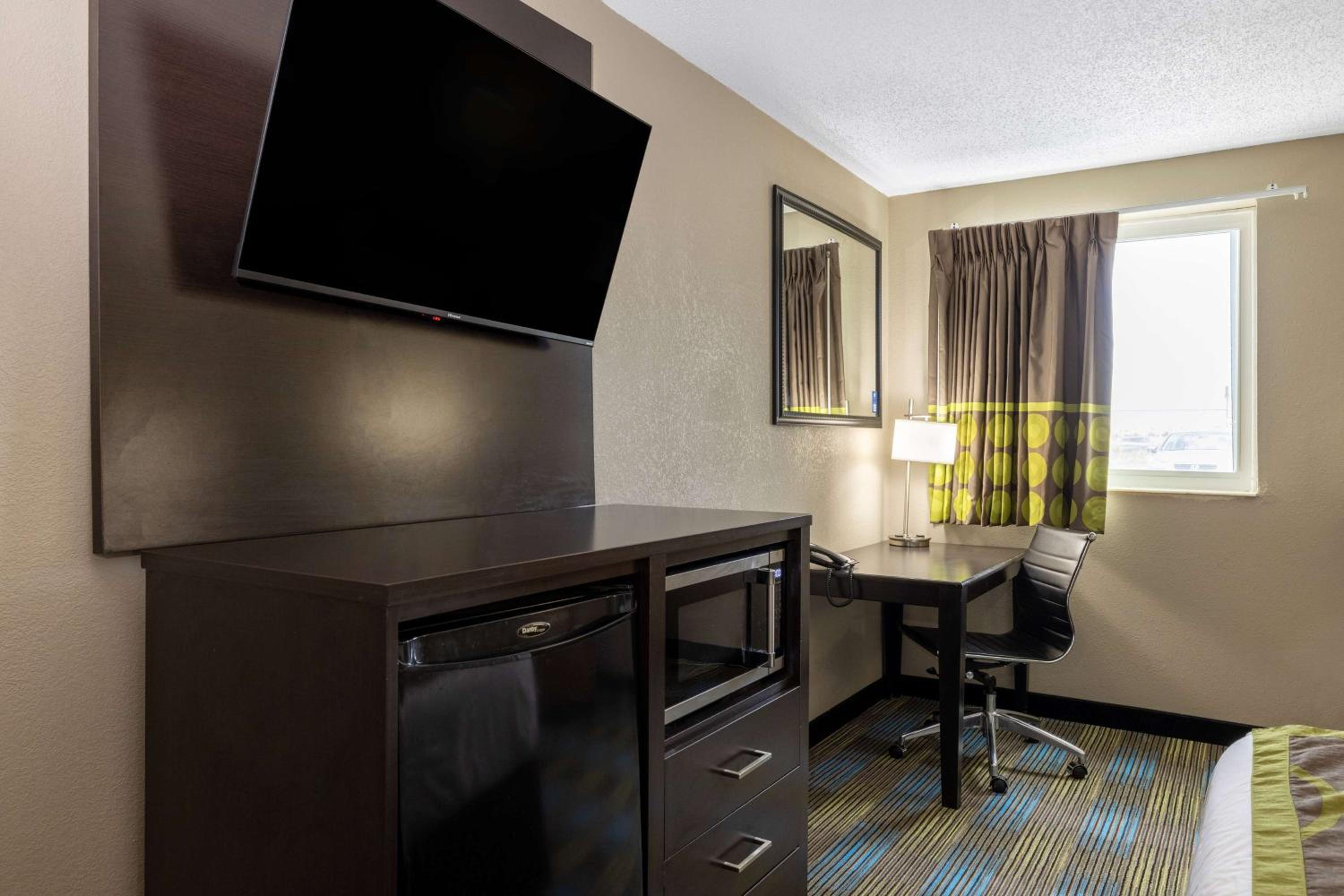 King Room - Mobility Access/Non-Smoking photo 1