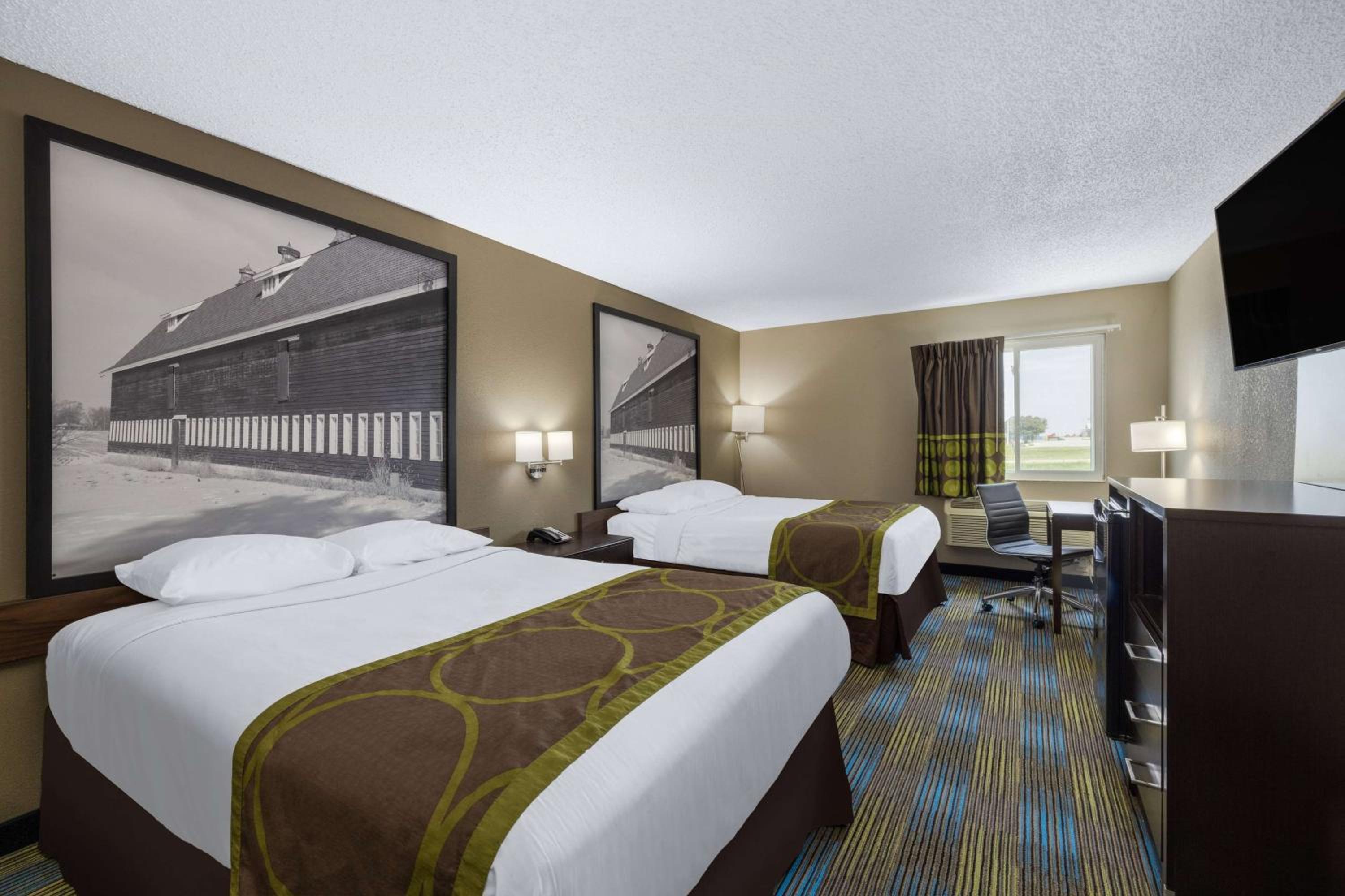 Queen Room With Two Queen Beds - Non-Smoking photo 1