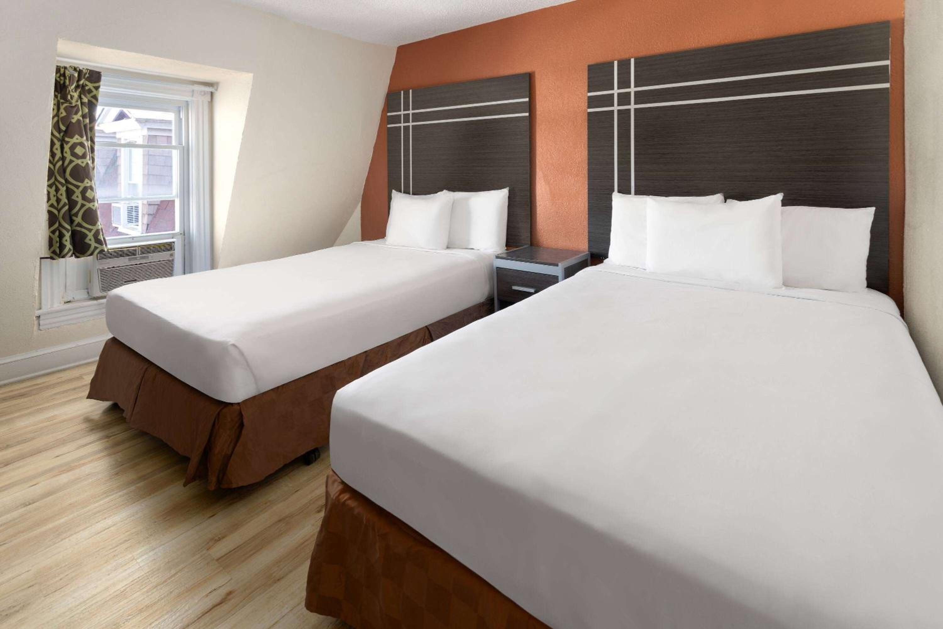 Double Room with Two Double Beds - Non-Smoking photo 1