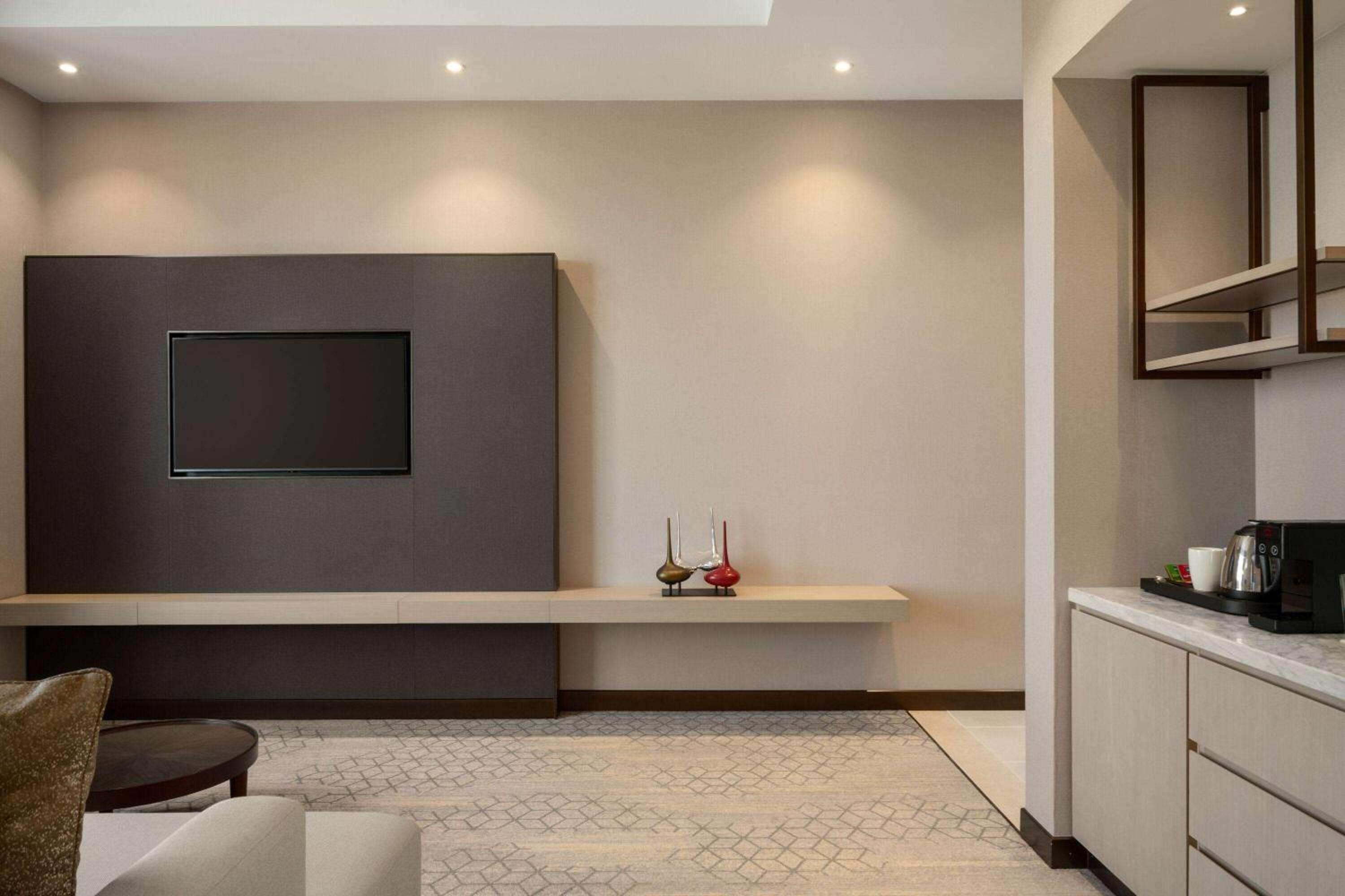 Standard Executive Suite - Photo 1