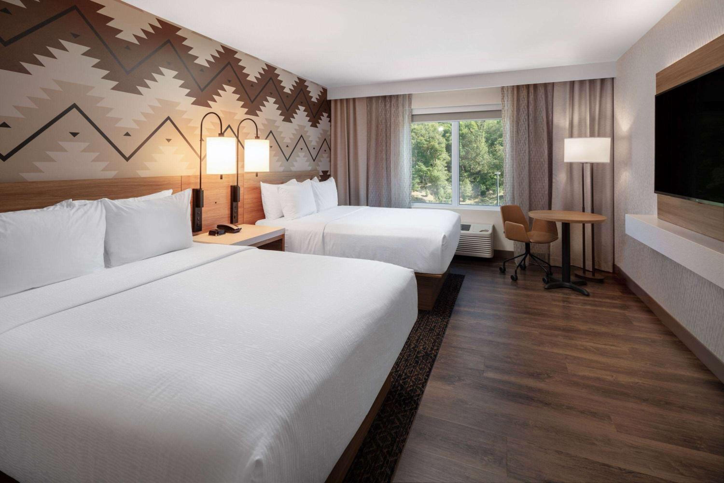 Queen Room with Two Queen Beds - Non-Smoking - Photo 1