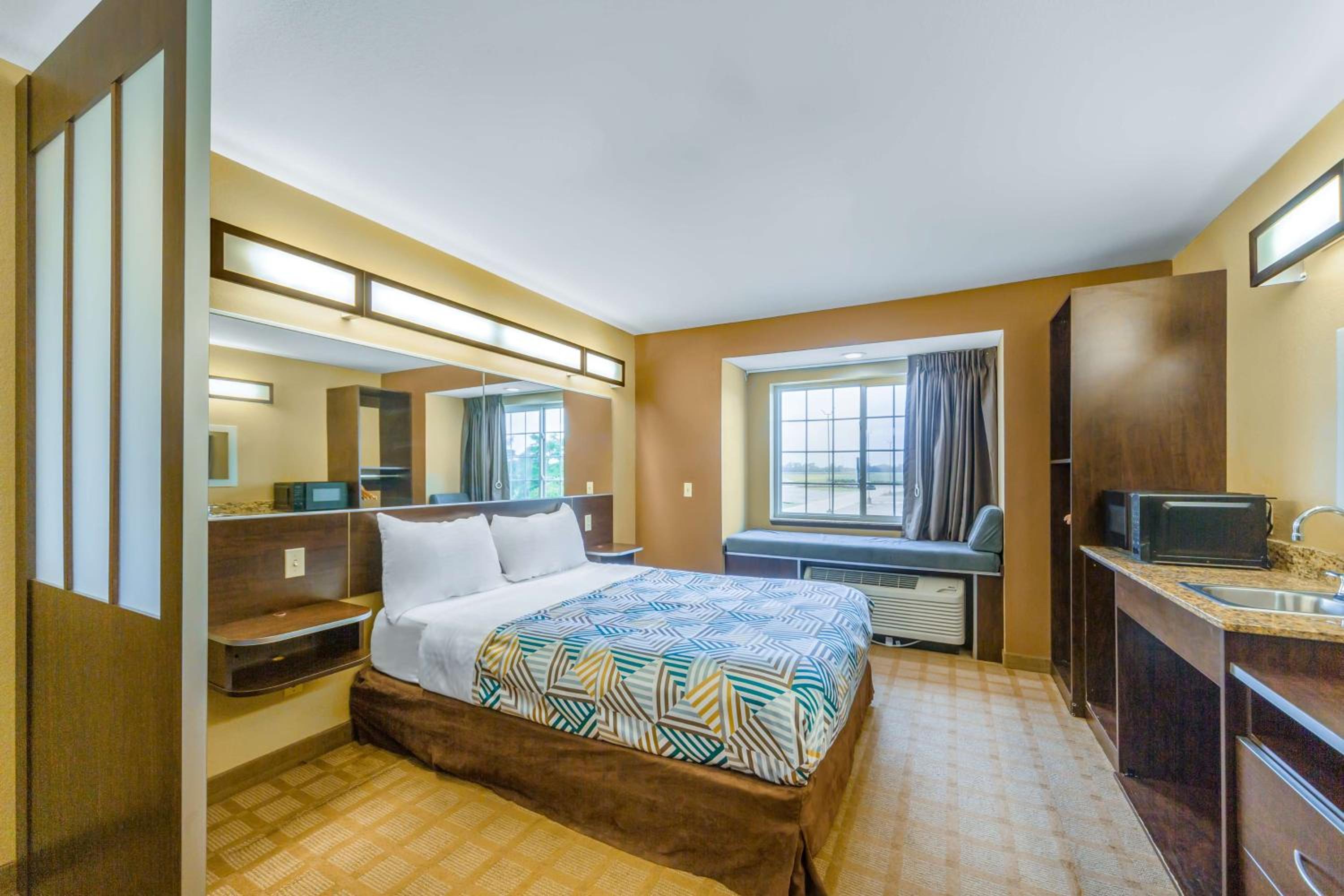 Queen Room - Disability Access - Non-Smoking - Photo 4