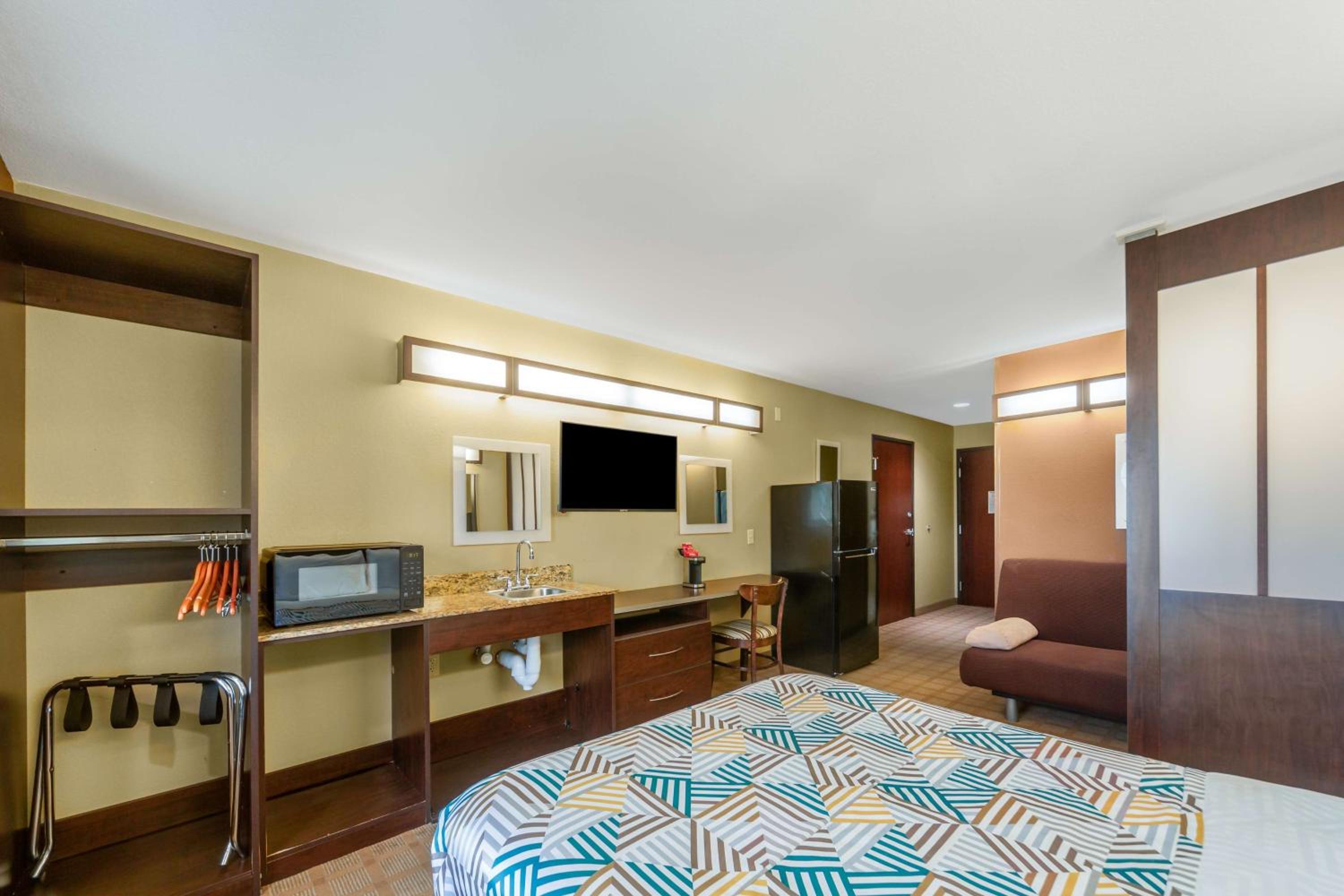 Queen Room - Disability Access - Non-Smoking - Photo 3