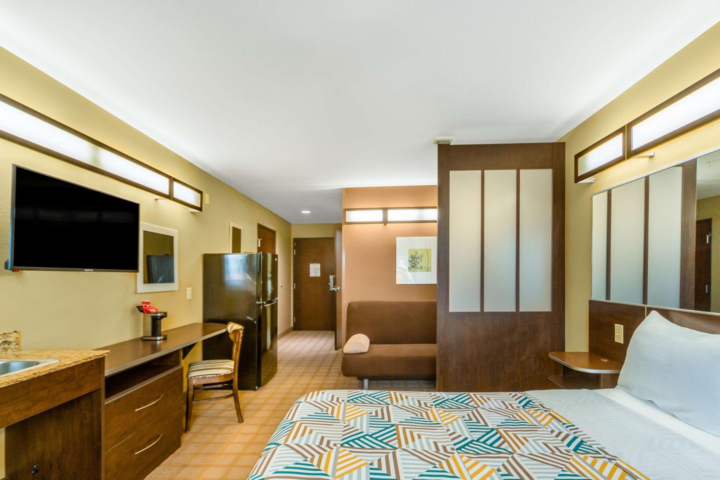 Queen Room - Disability Access - Non-Smoking - Photo 2